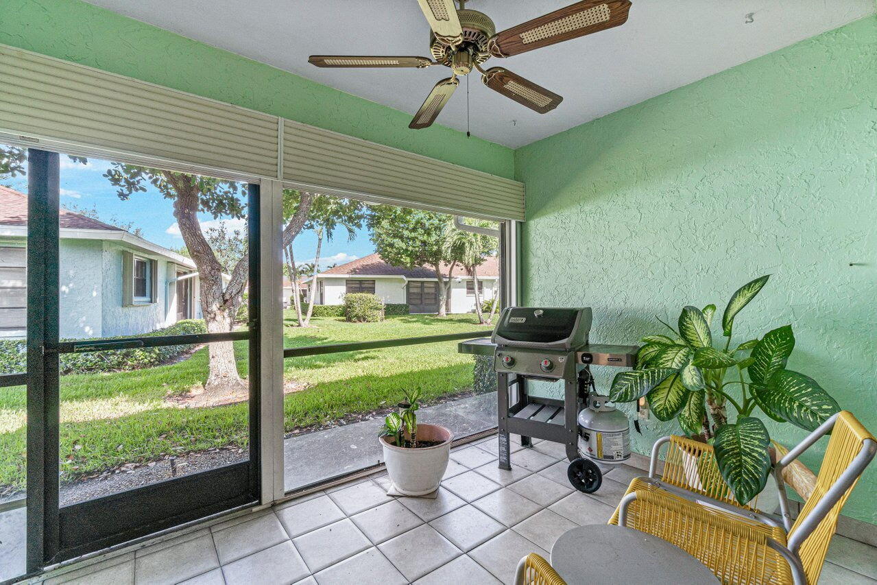 9825 Walnut Tree Way Property Photo 4