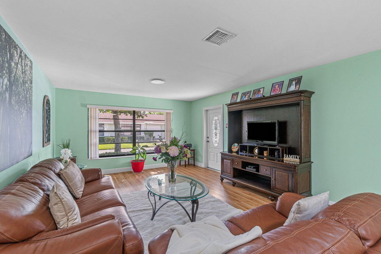 9825 Walnut Tree Way Property Photo 7