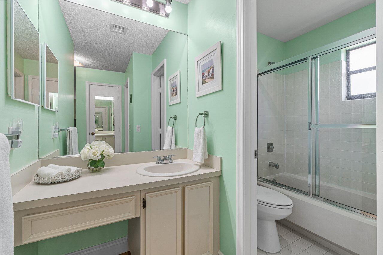 9825 Walnut Tree Way Property Photo 15