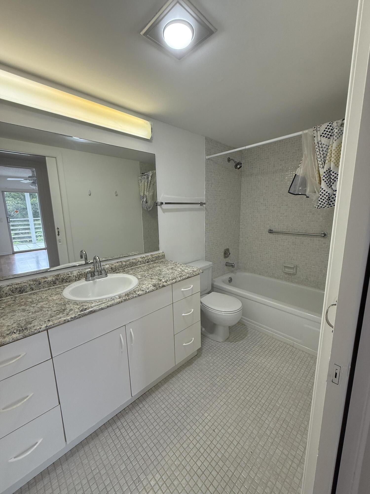 4055 Newcastle C Property Photo 6