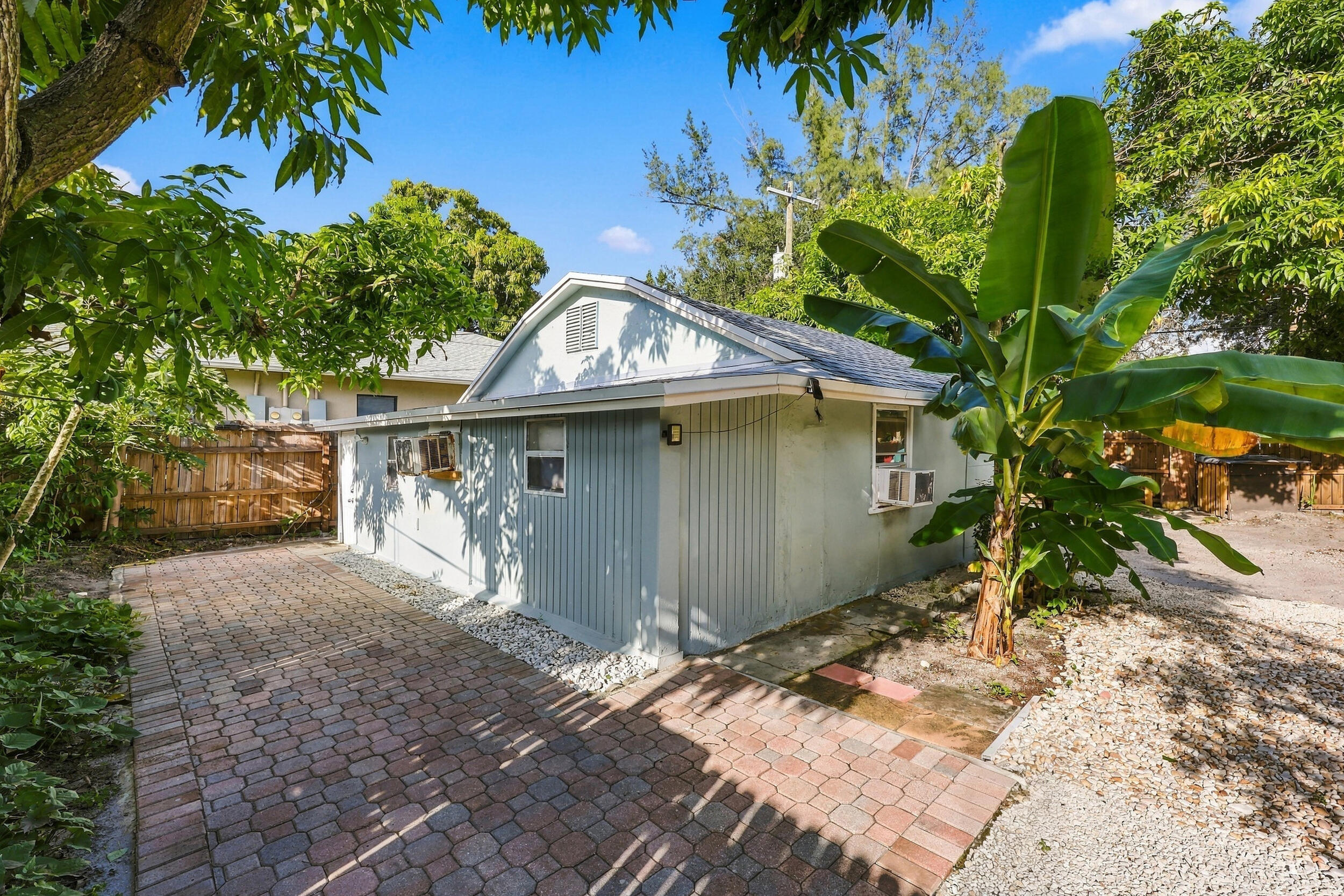 618 S Pine Street B Property Photo 1