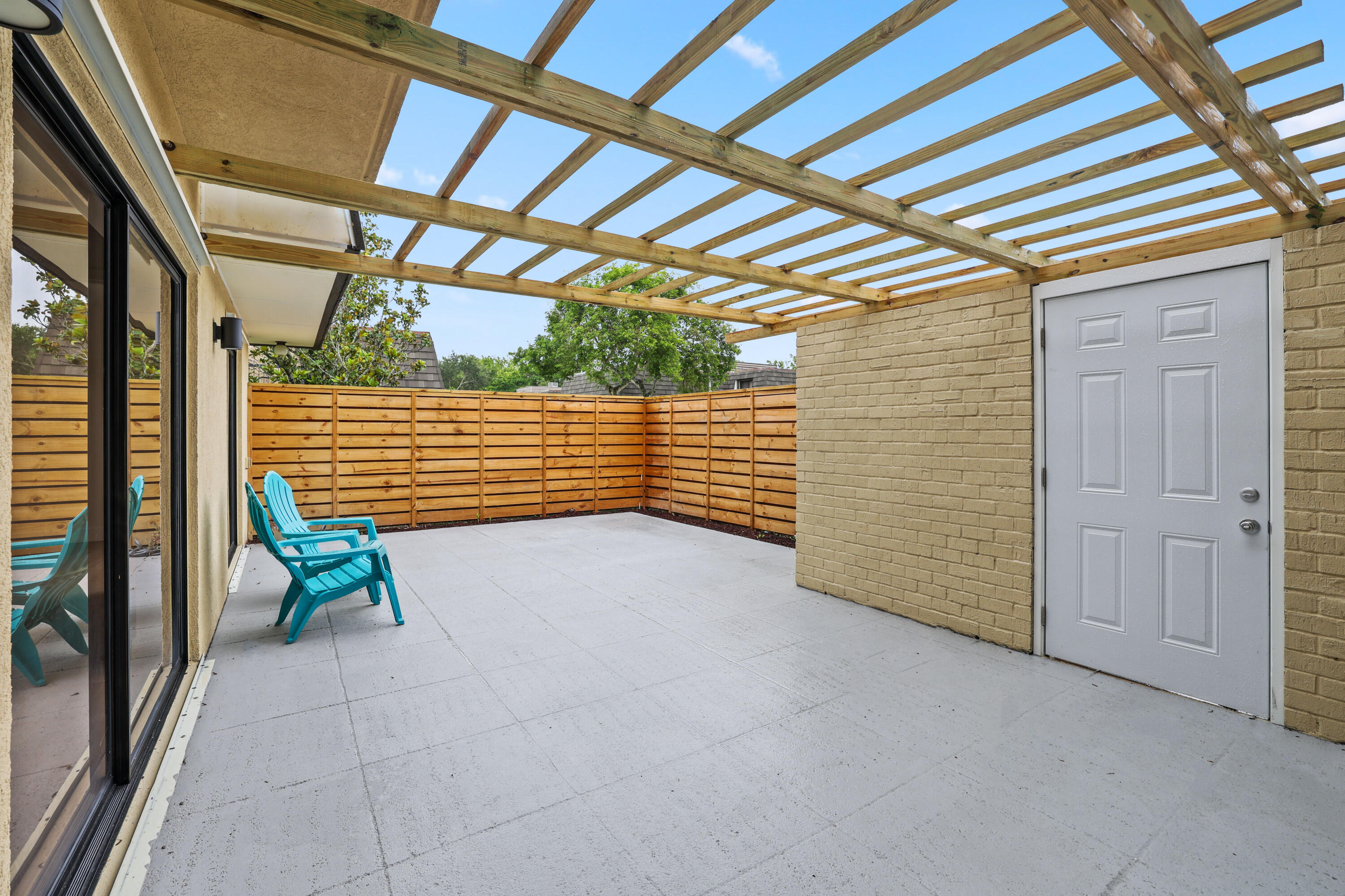 703 7th Terrace Property Photo 4
