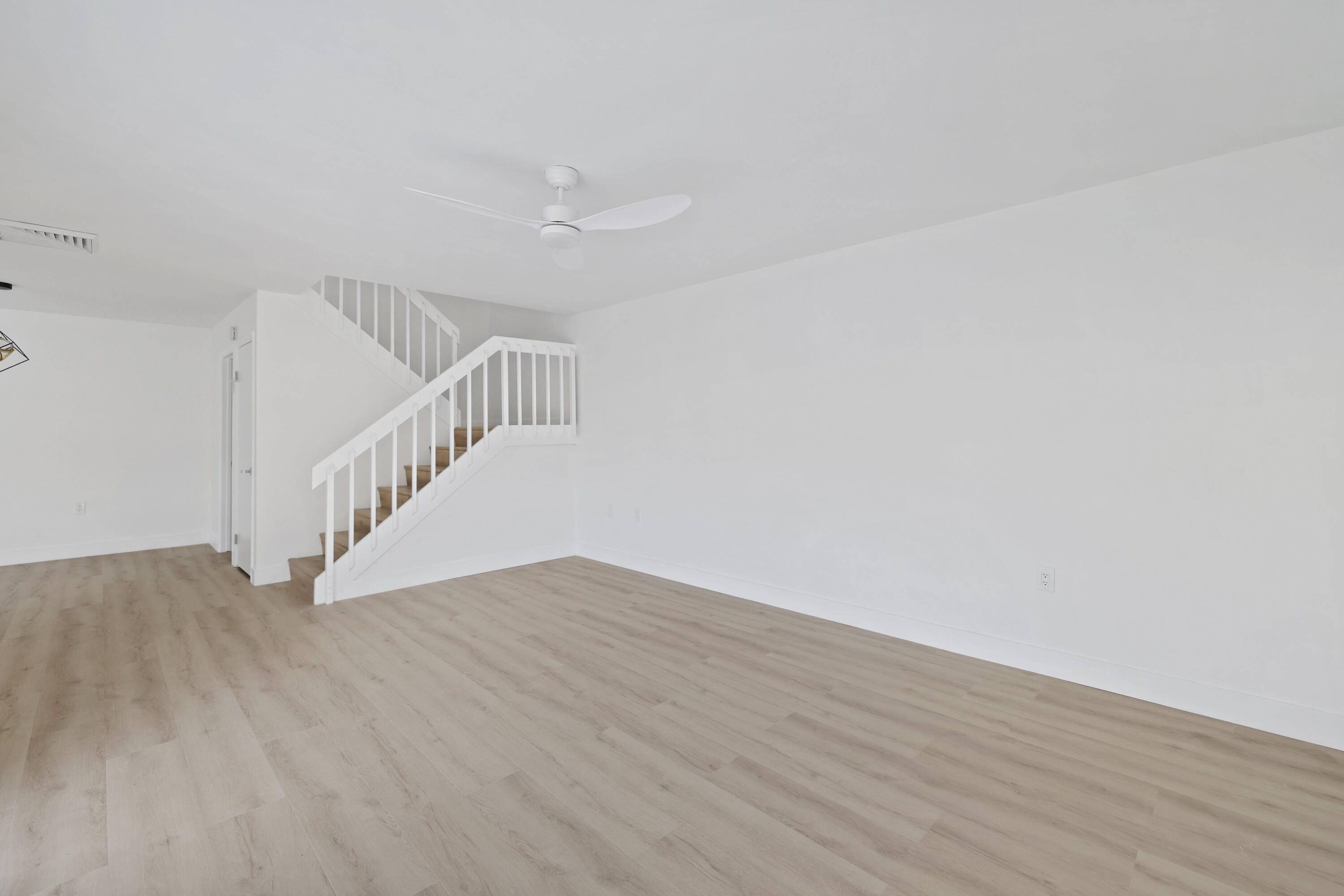 703 7th Terrace Property Photo 17