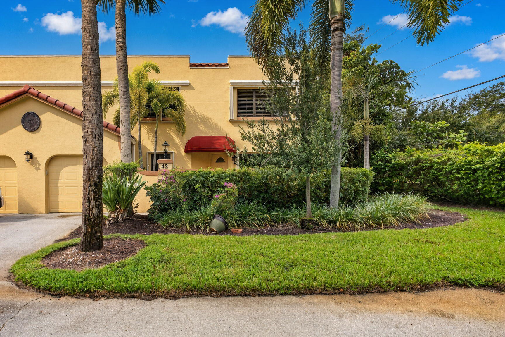 42 Uno Lago Drive Property Photo 1