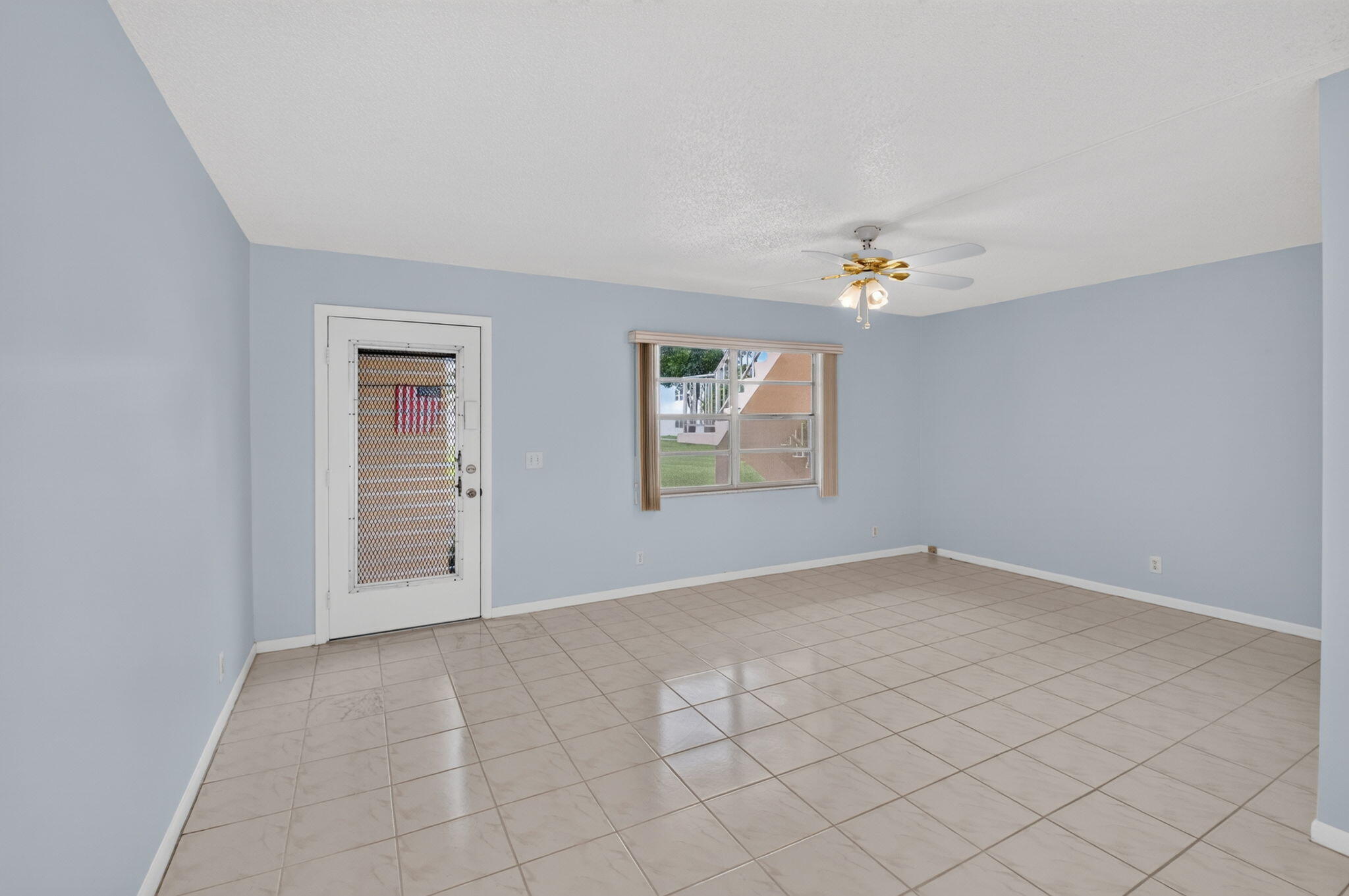 386 Capri I Property Photo 3