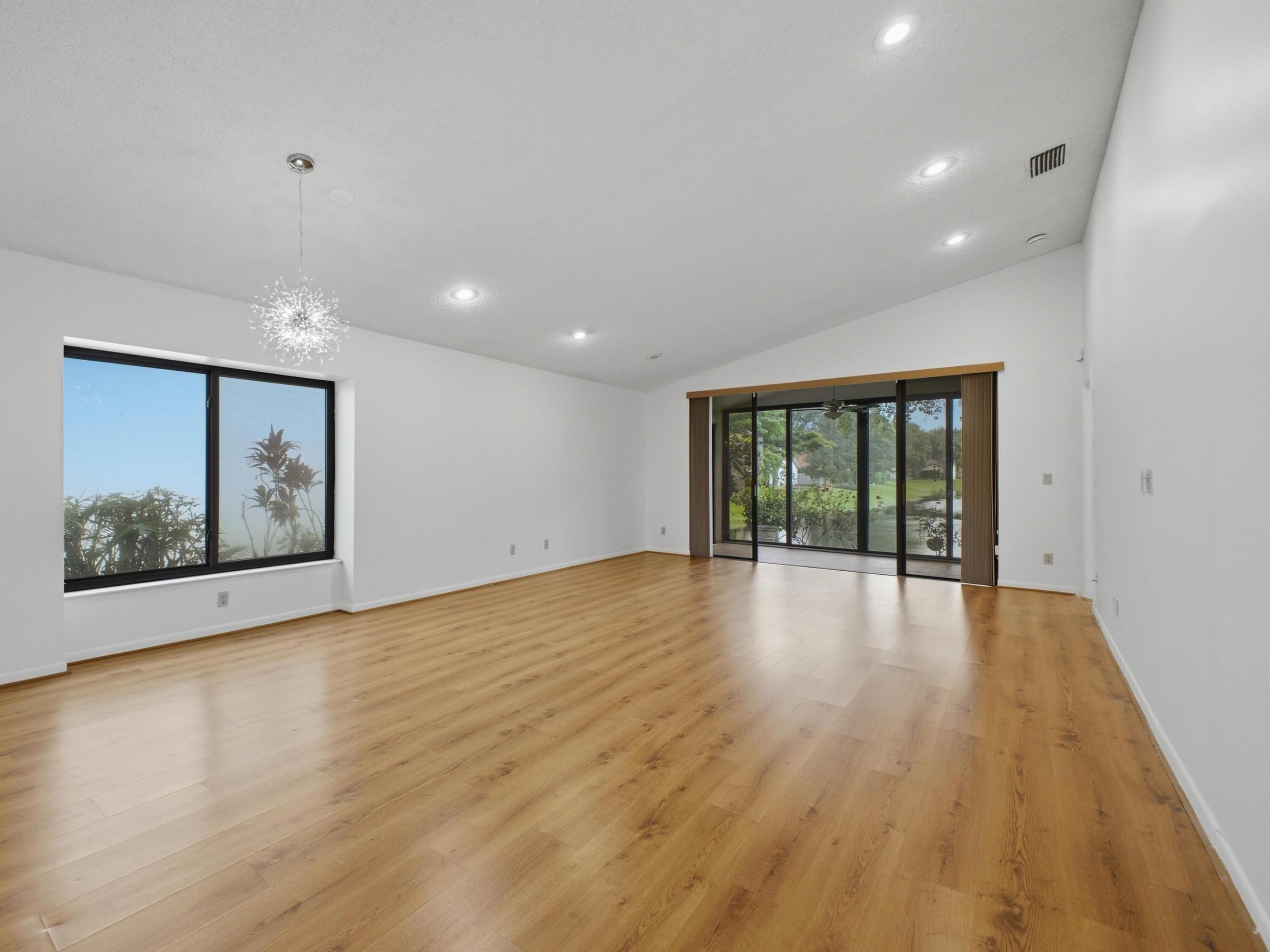 4803 Boxwood Circle Property Photo 14
