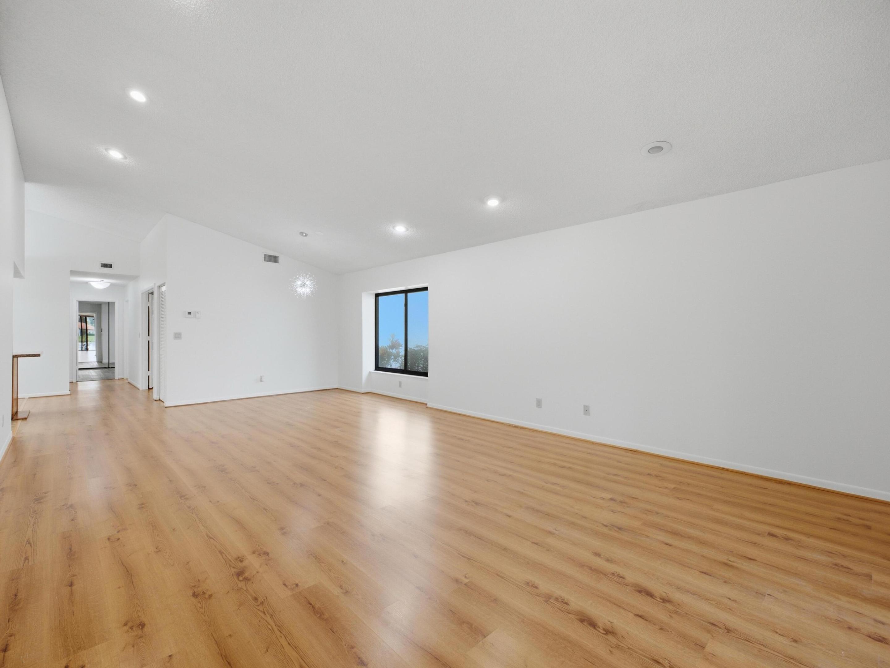 4803 Boxwood Circle Property Photo 17
