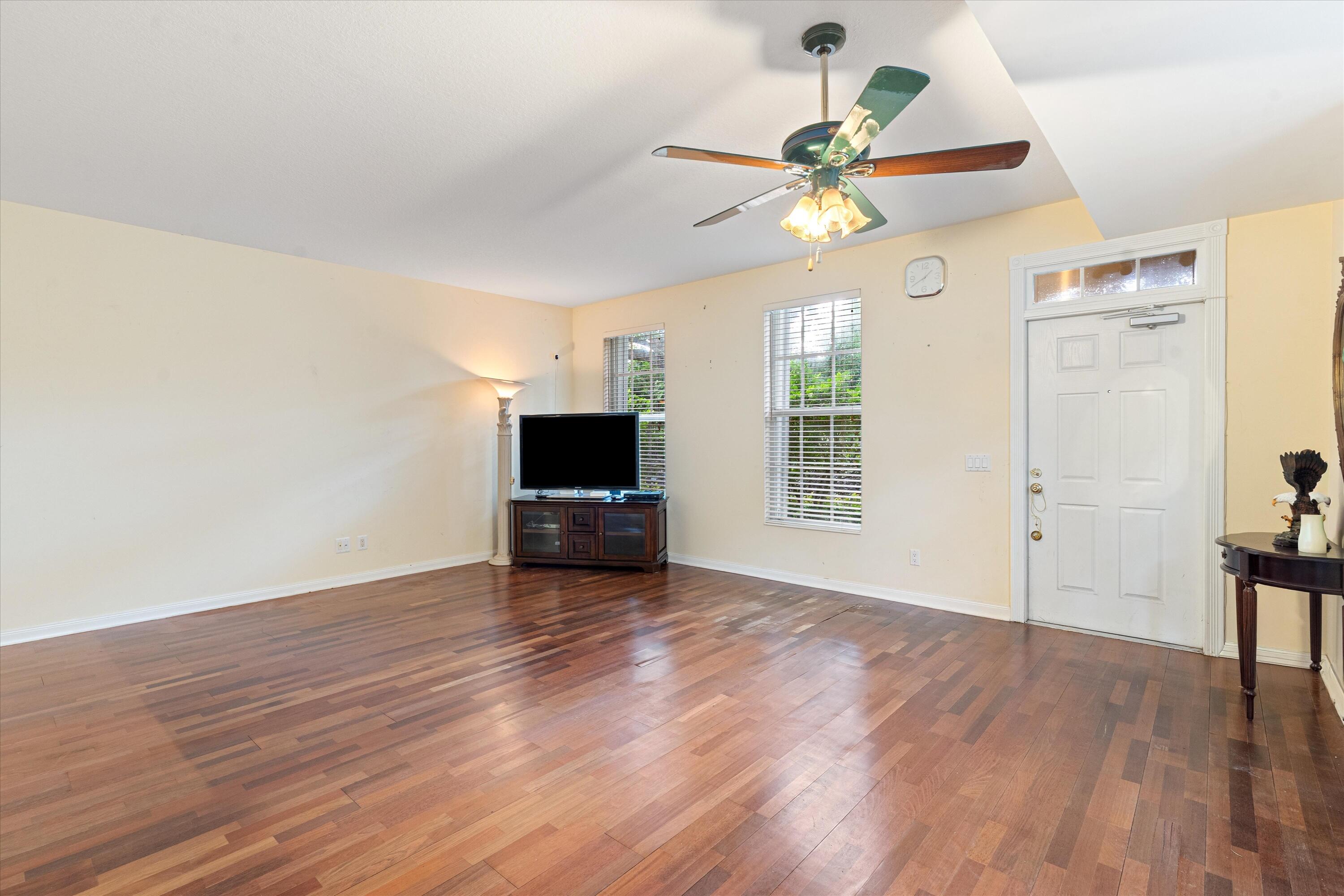 336 Legare Court Property Photo 6