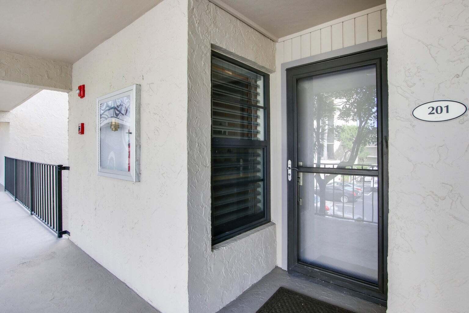 8 Royal Palm Way 2010 Property Photo 3