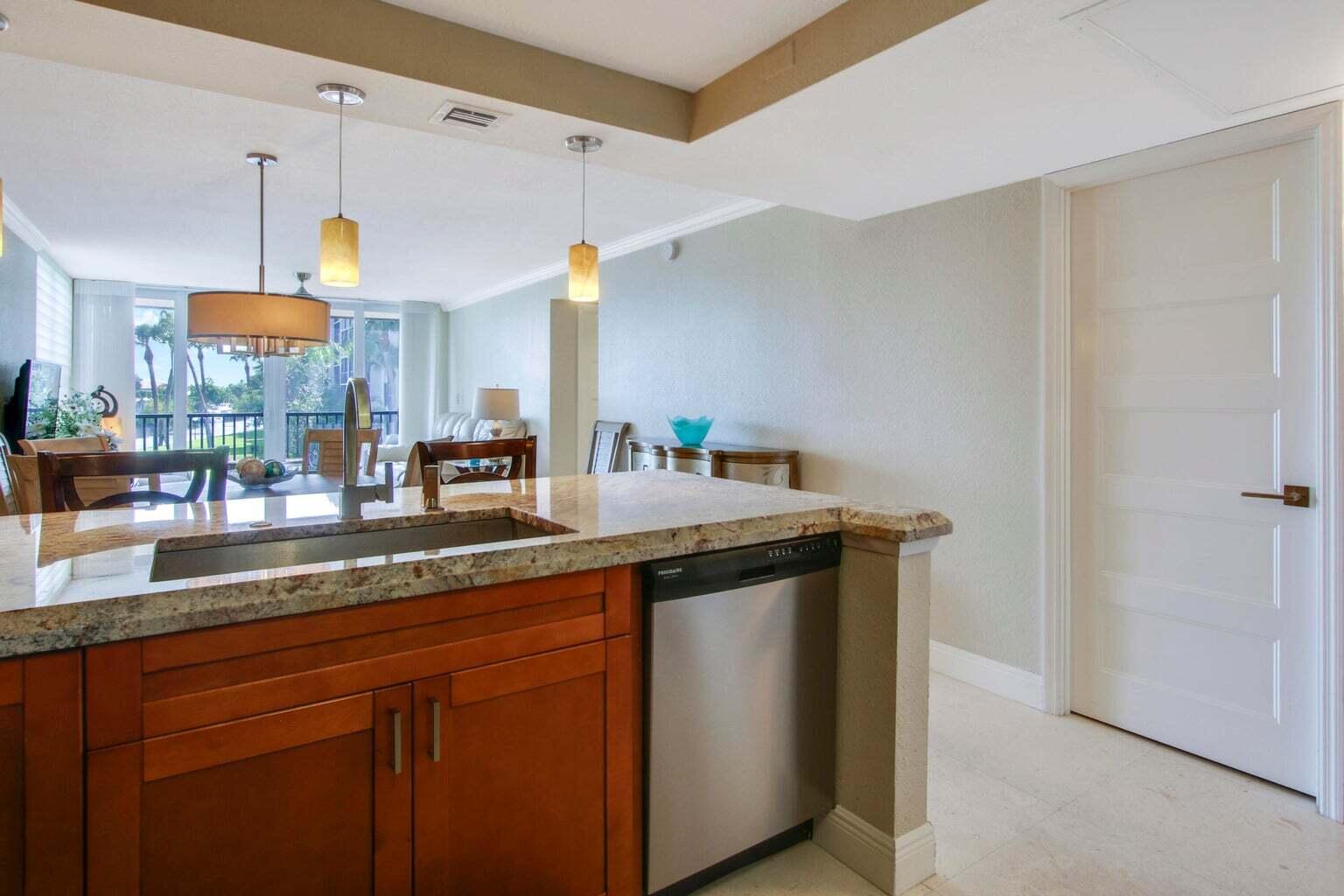 8 Royal Palm Way 2010 Property Photo 4
