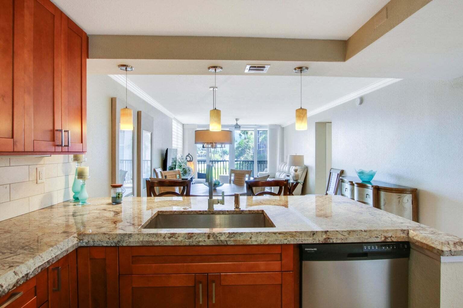 8 Royal Palm Way 2010 Property Photo 5