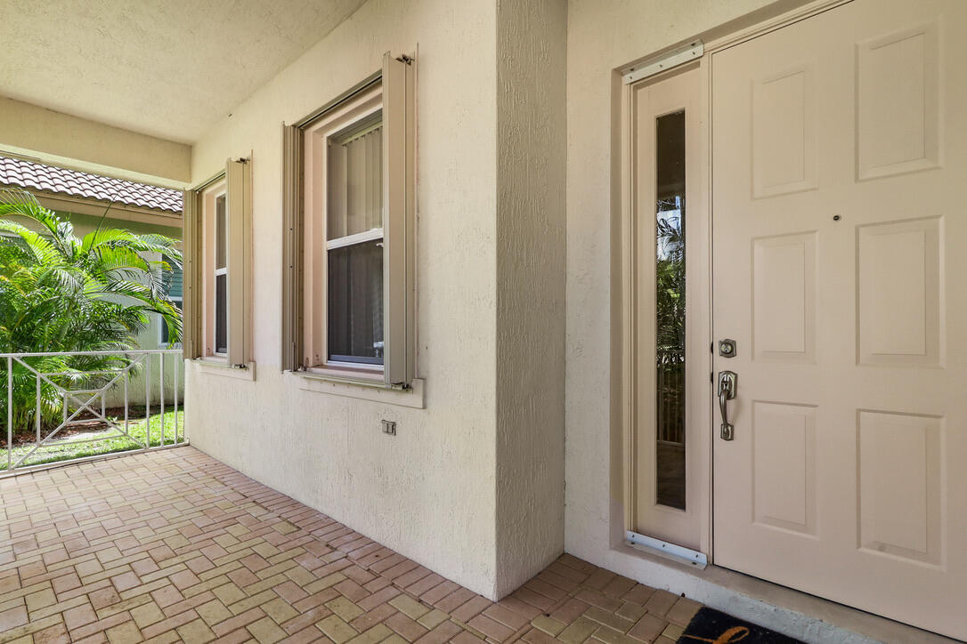 9110 Bay Harbour Circle Property Photo 6