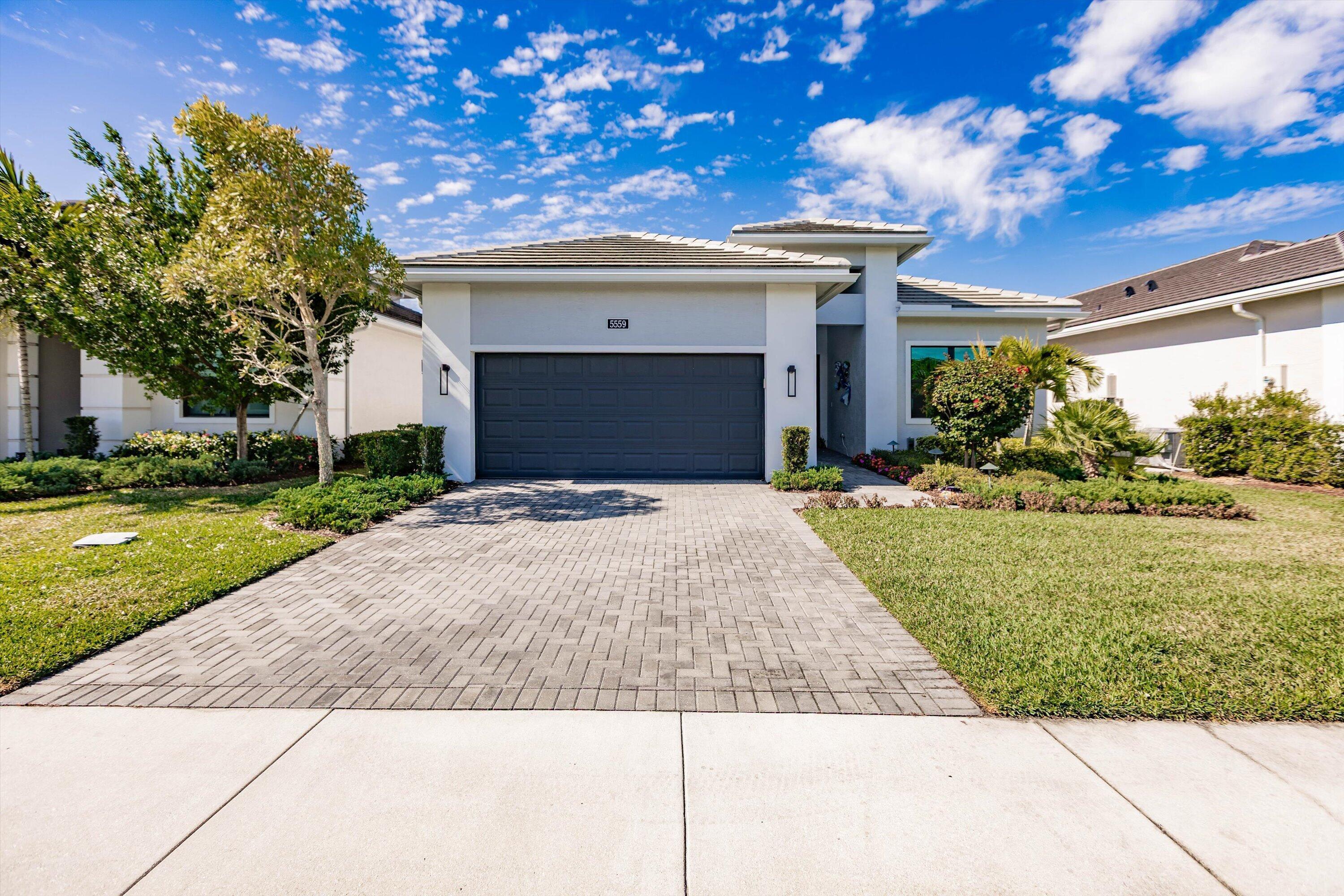 5559 Captiva Lane Property Photo 1