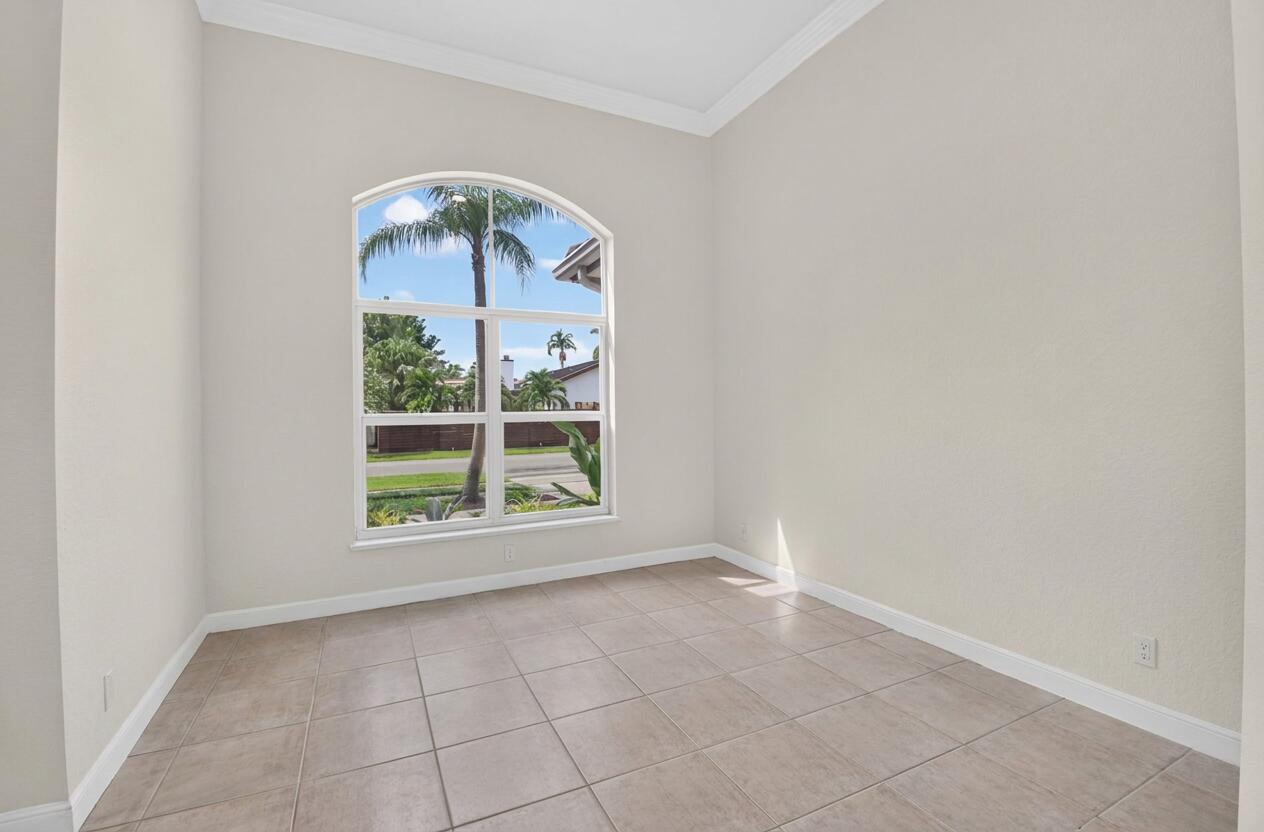 23329 Lago Mar Circle Property Photo 4