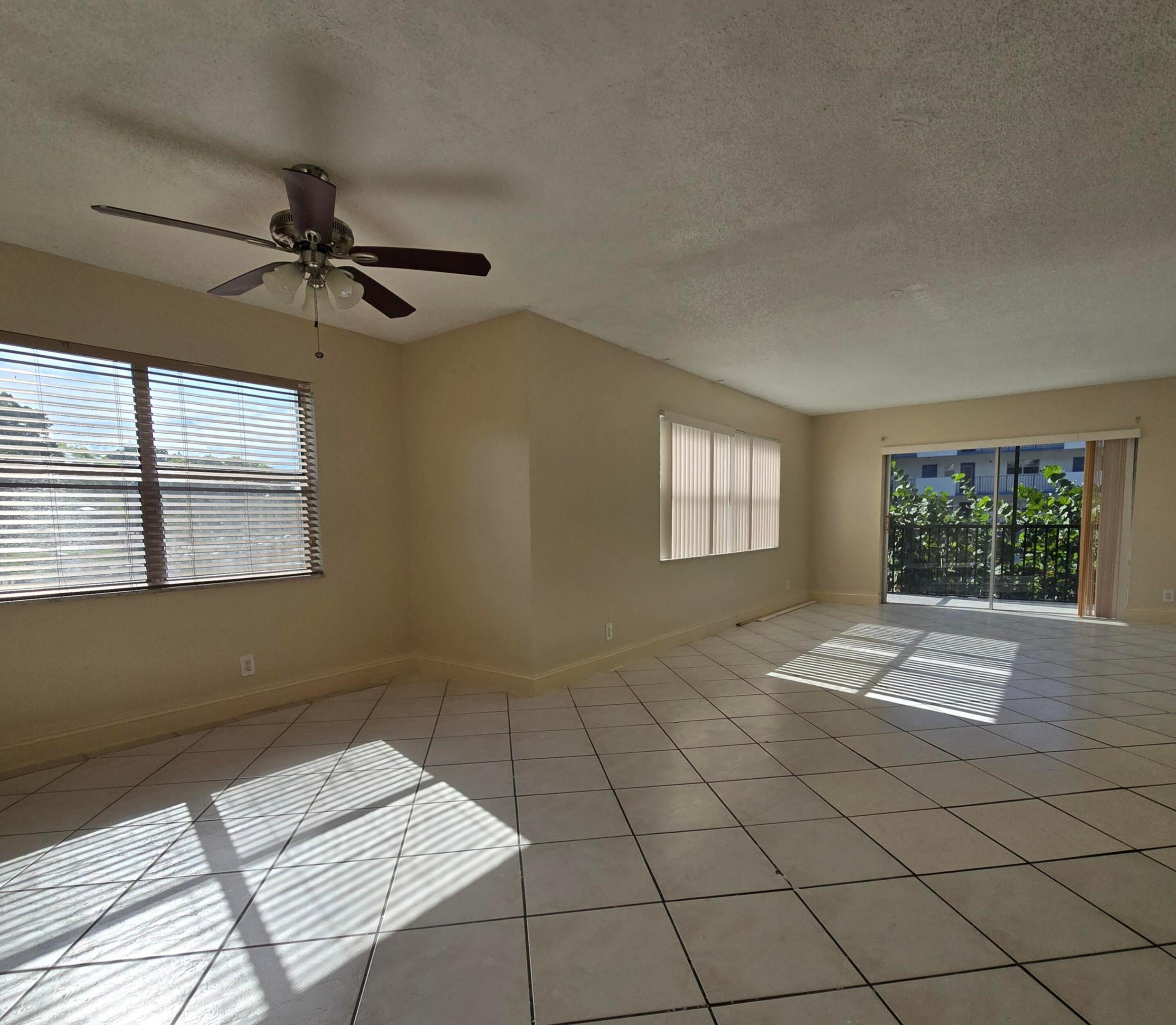 6061 N Falls Cir Drive 214 Property Photo 2