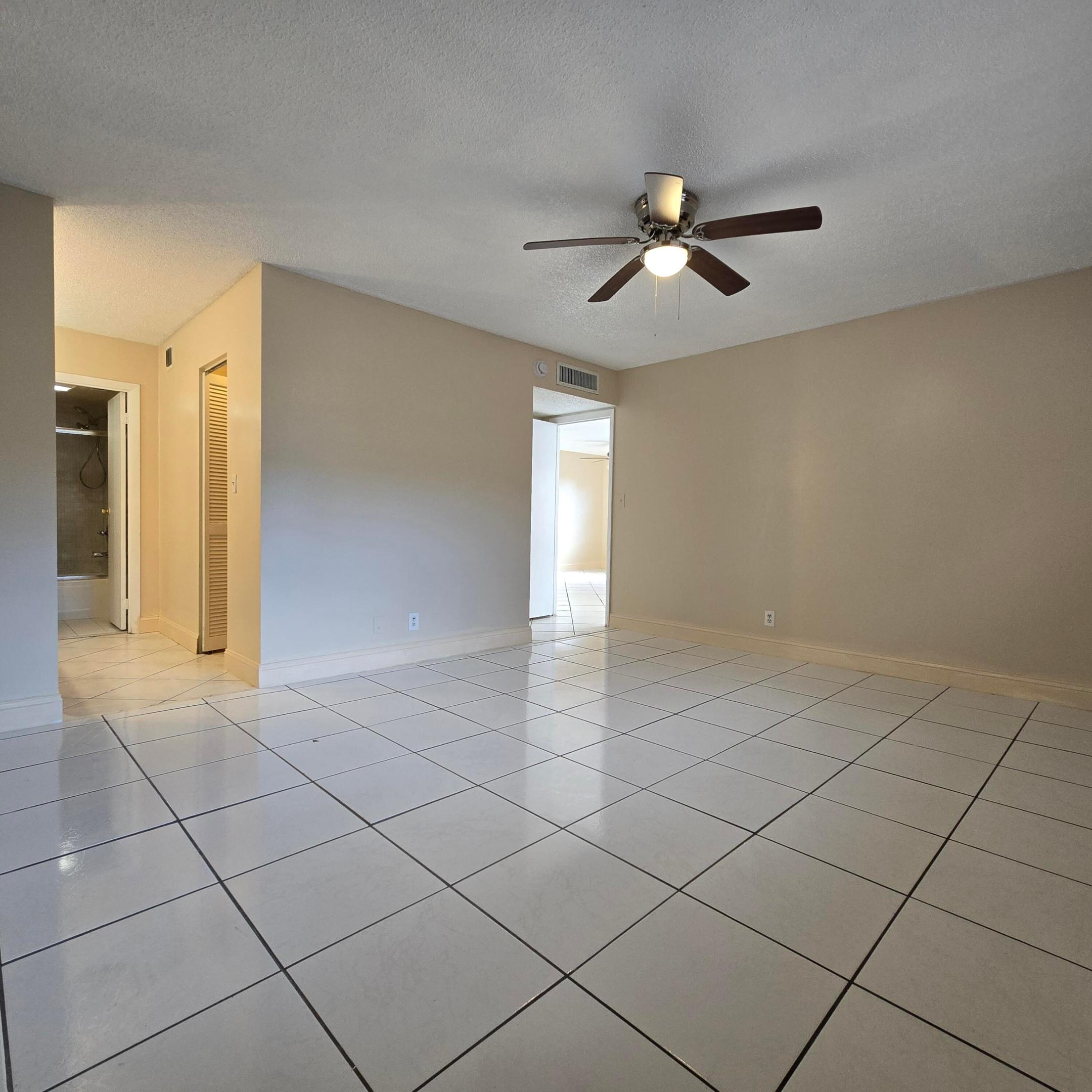 6061 N Falls Cir Drive 214 Property Photo 5