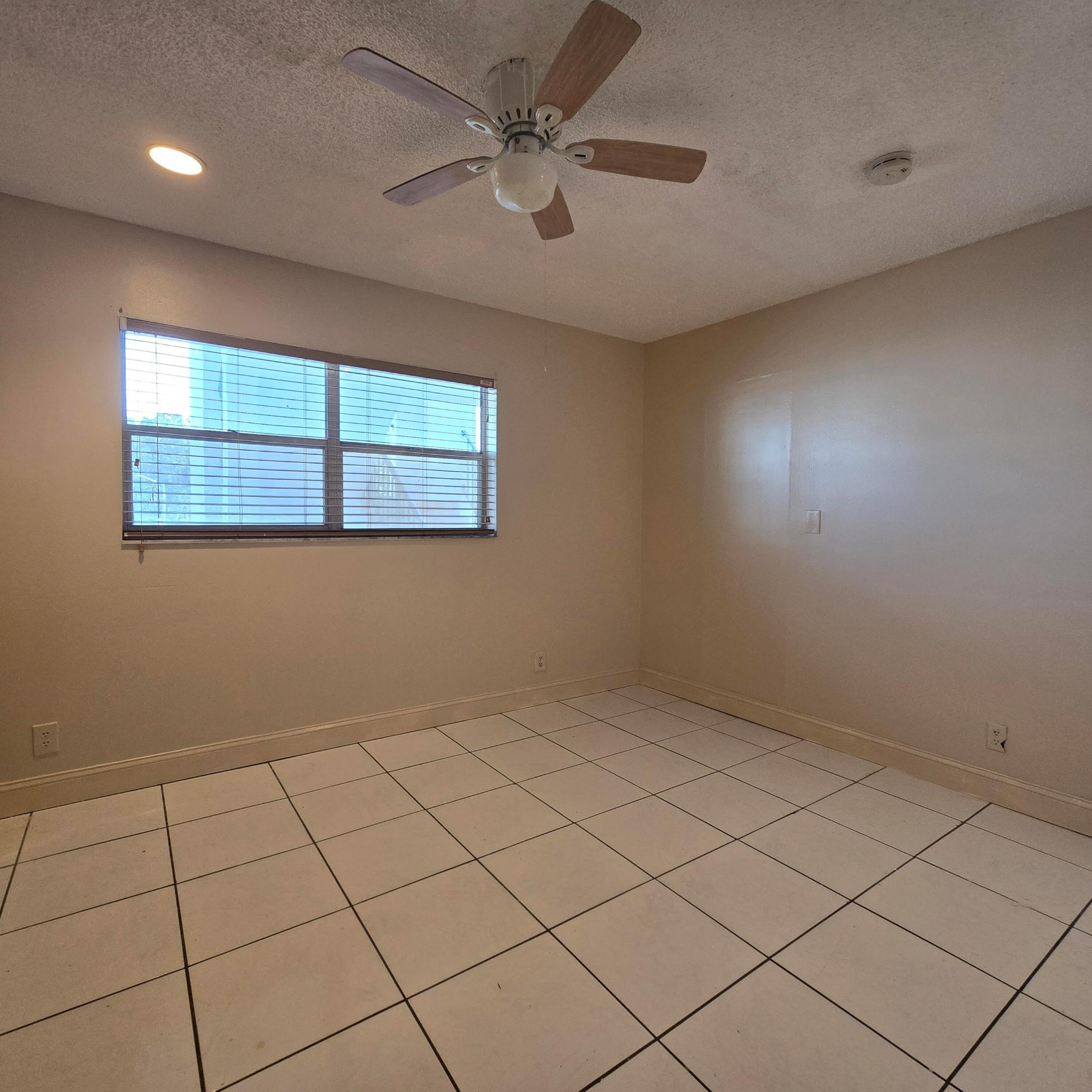 6061 N Falls Cir Drive 214 Property Photo 7