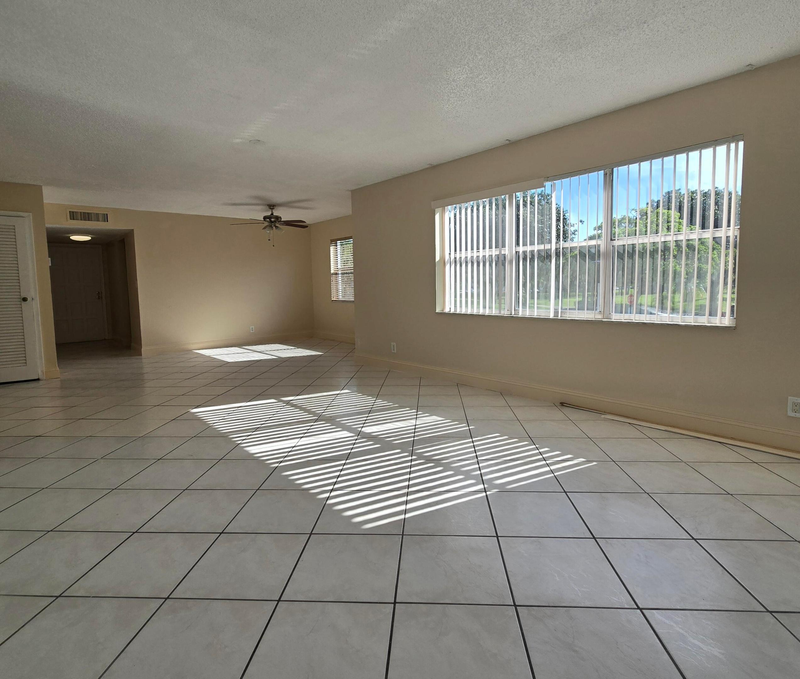 6061 N Falls Cir Drive 214 Property Photo 13