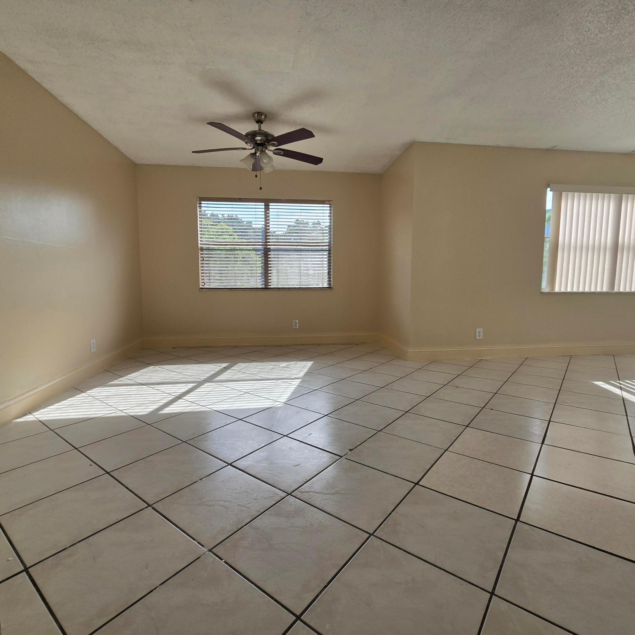 6061 N Falls Cir Drive 214 Property Photo 14