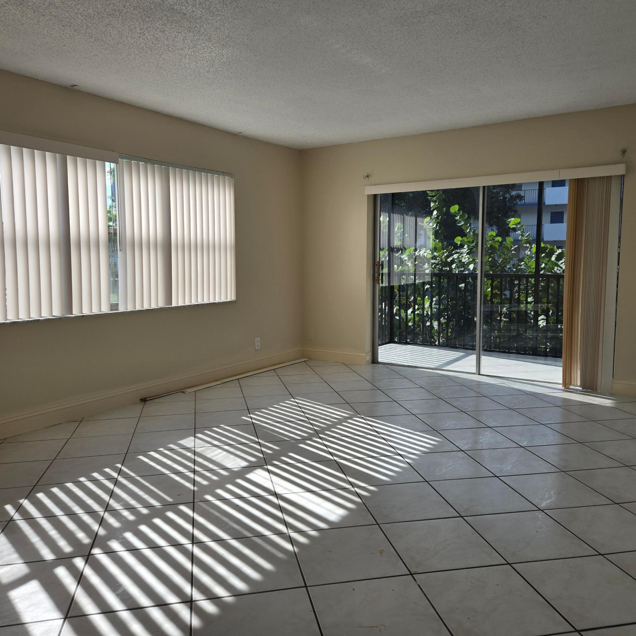6061 N Falls Cir Drive 214 Property Photo 18