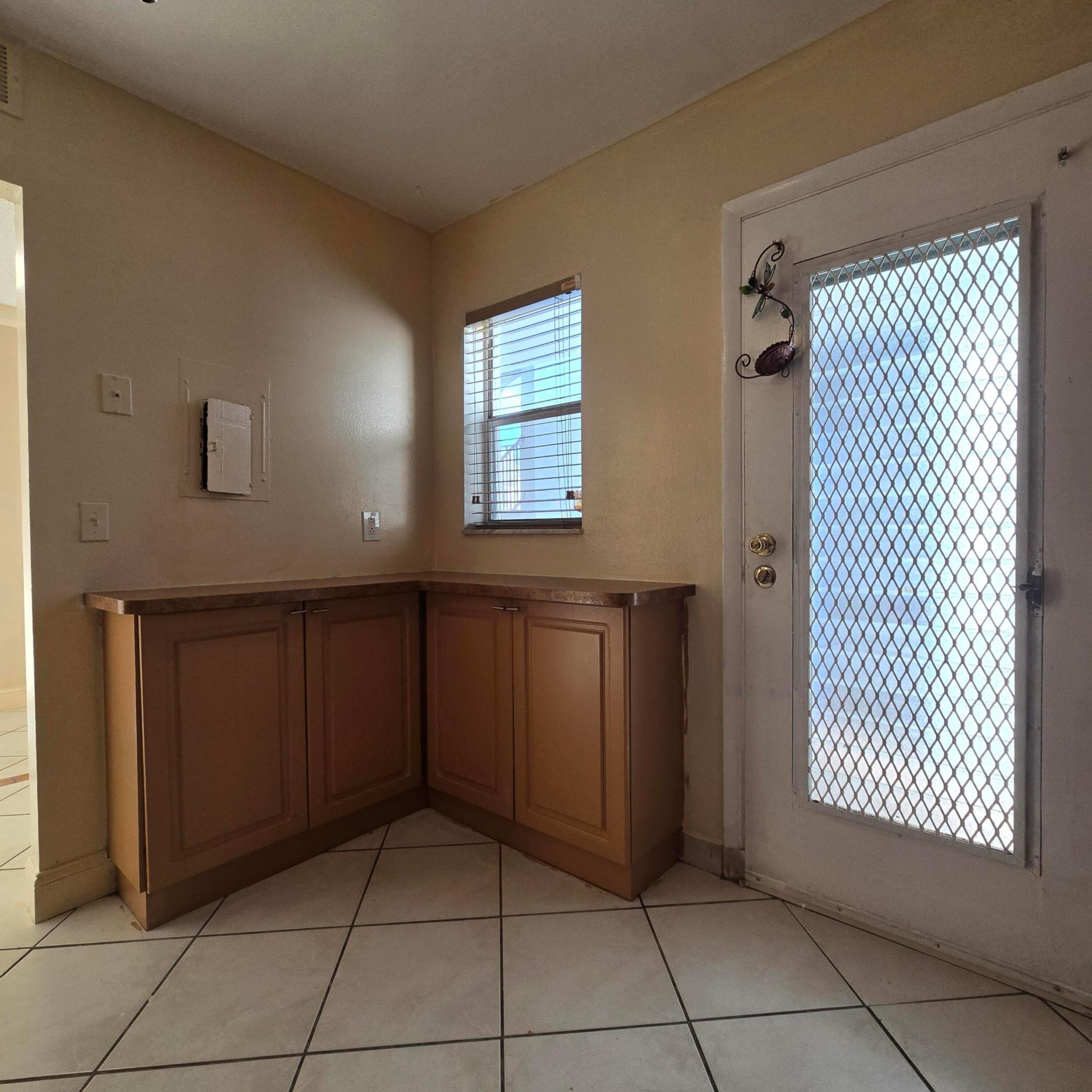 6061 N Falls Cir Drive 214 Property Photo 25