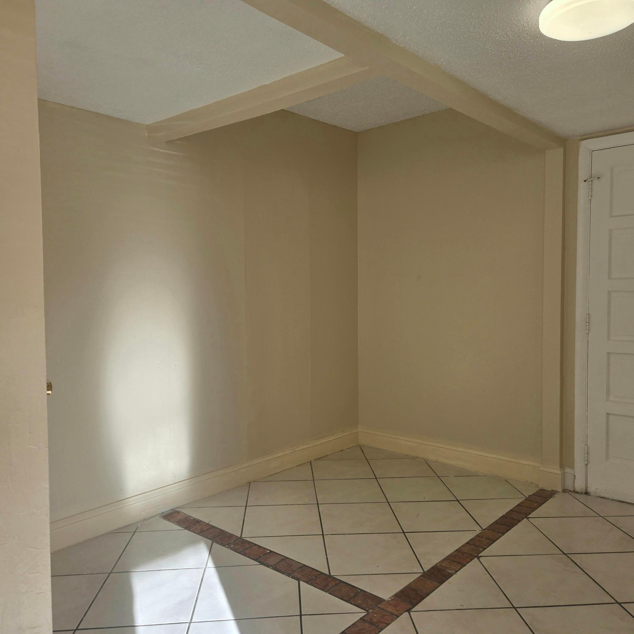 6061 N Falls Cir Drive 214 Property Photo 27