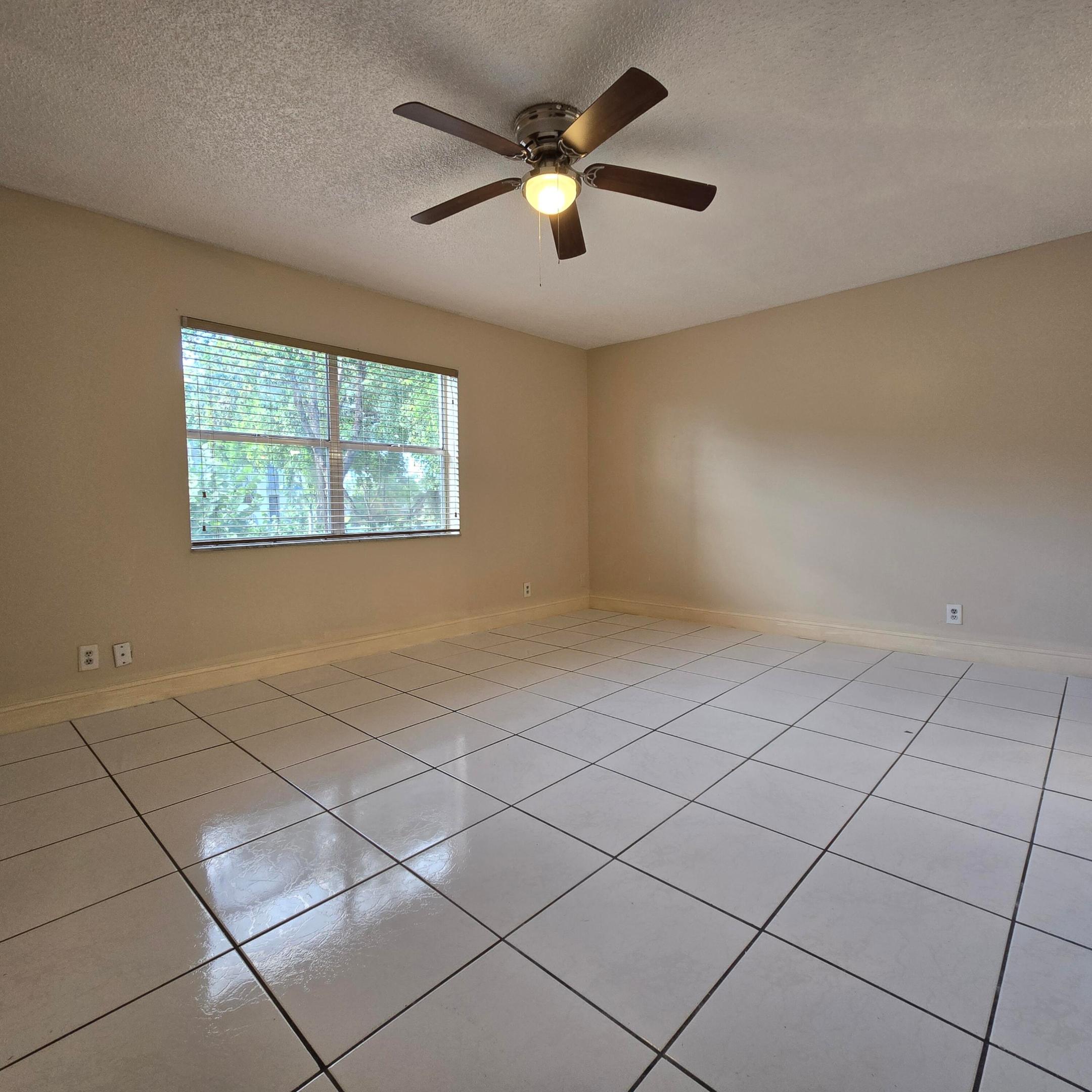6061 N Falls Cir Drive 214 Property Photo 28