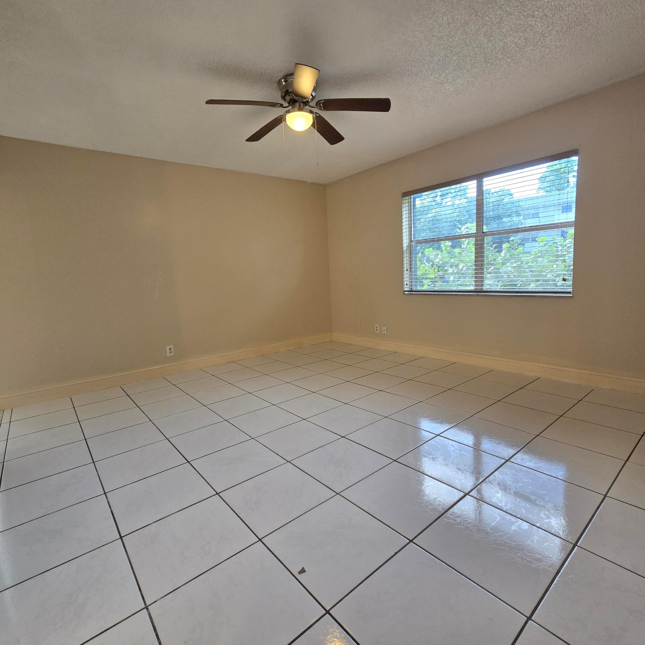 6061 N Falls Cir Drive 214 Property Photo 29
