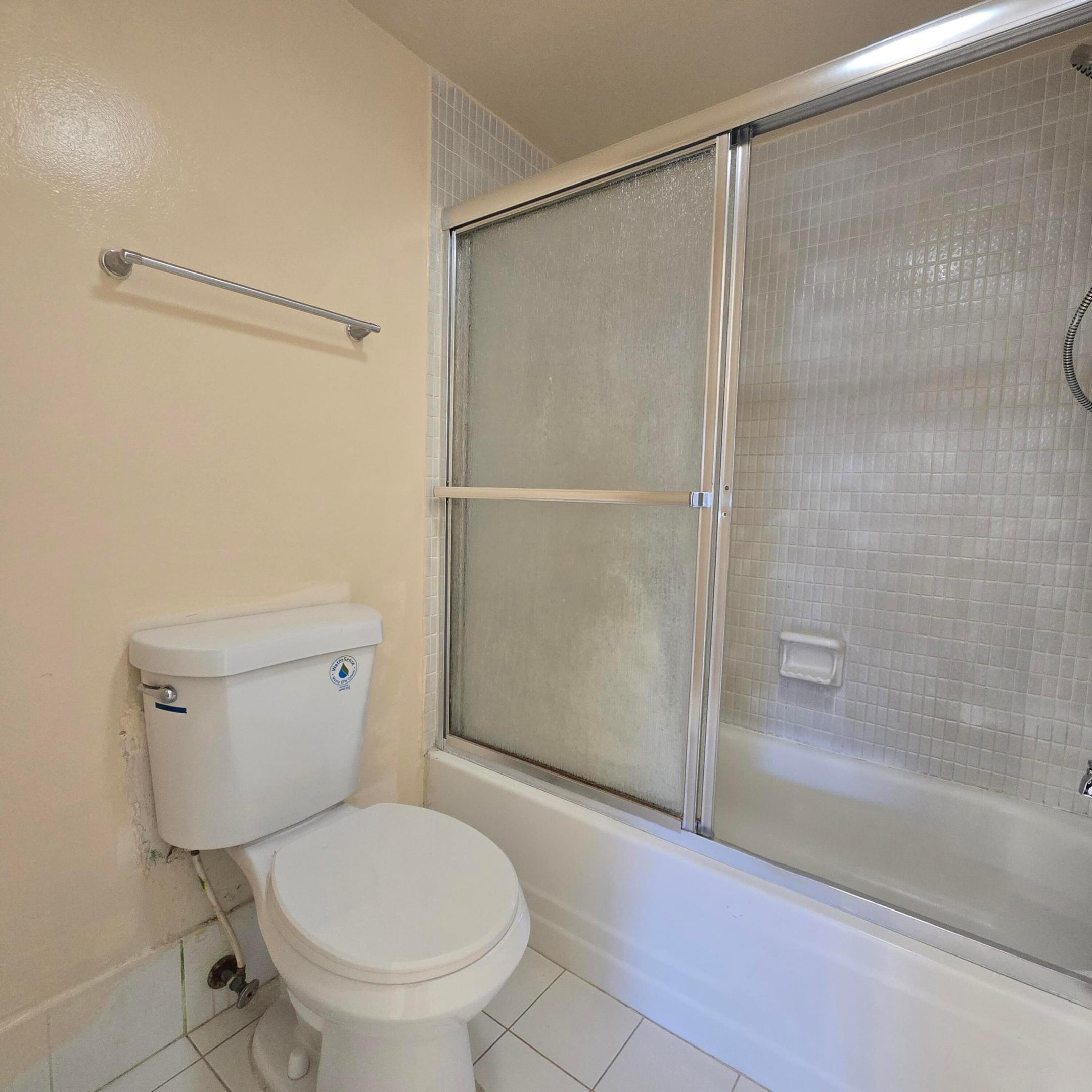 6061 N Falls Cir Drive 214 Property Photo 31