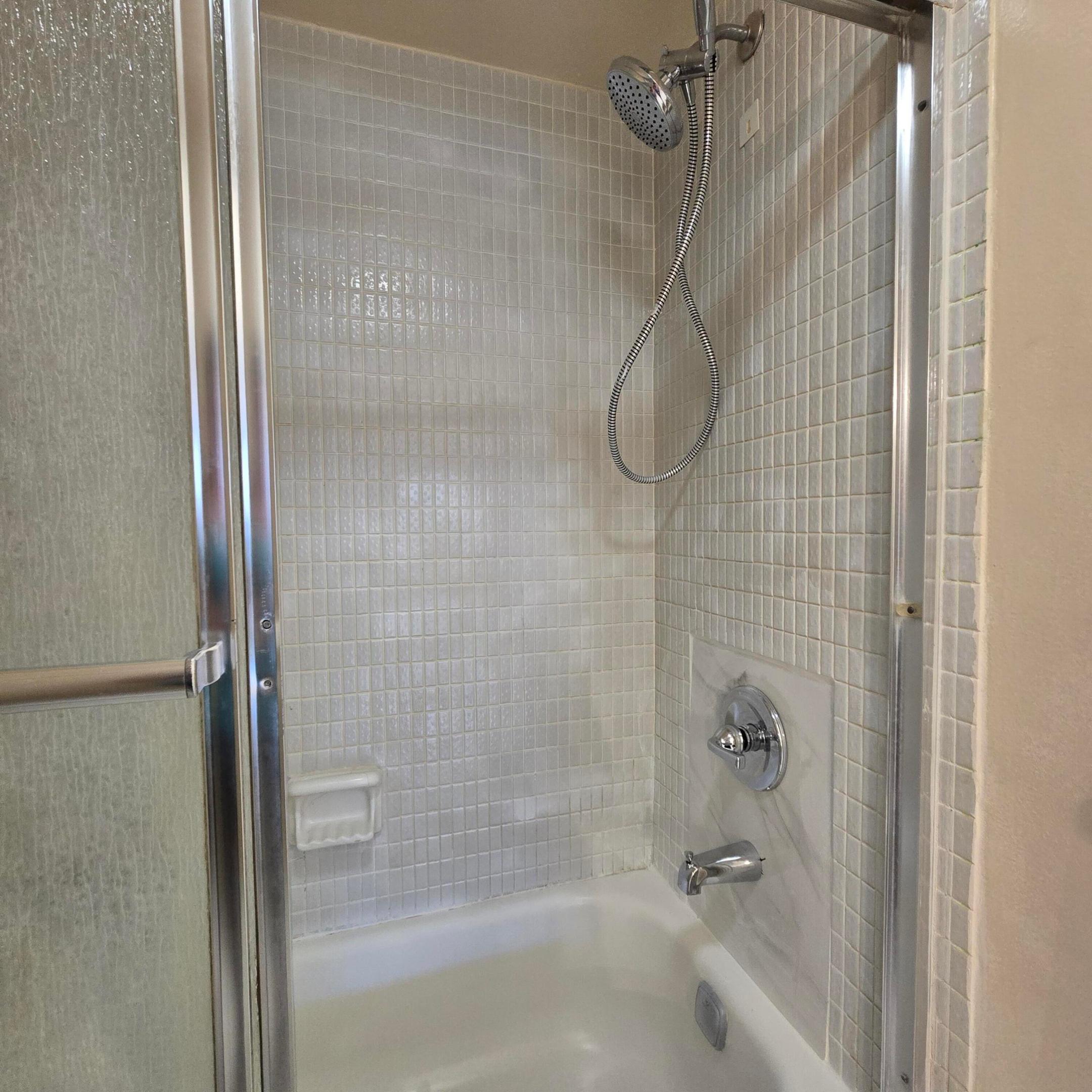 6061 N Falls Cir Drive 214 Property Photo 32