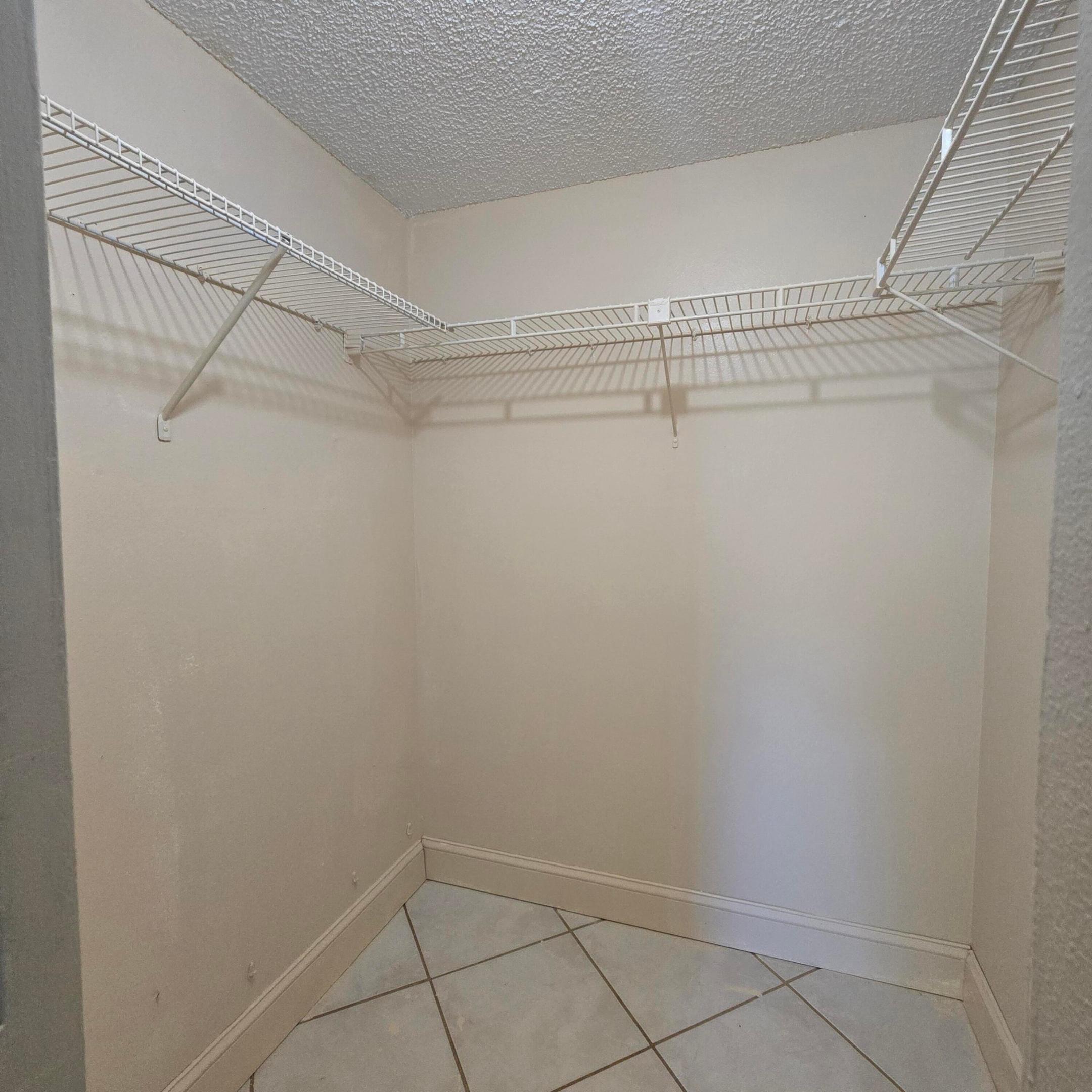 6061 N Falls Cir Drive 214 Property Photo 33