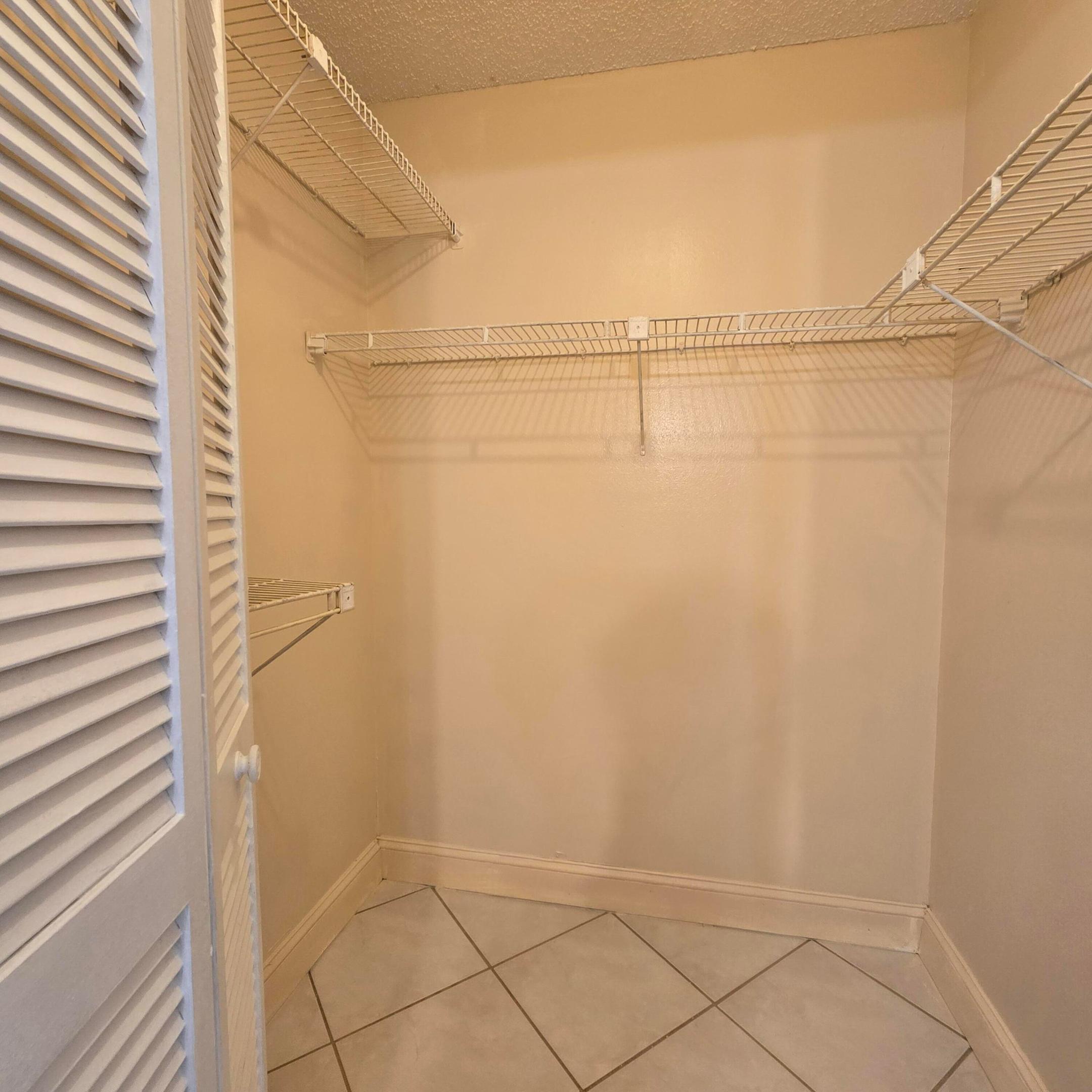 6061 N Falls Cir Drive 214 Property Photo 34