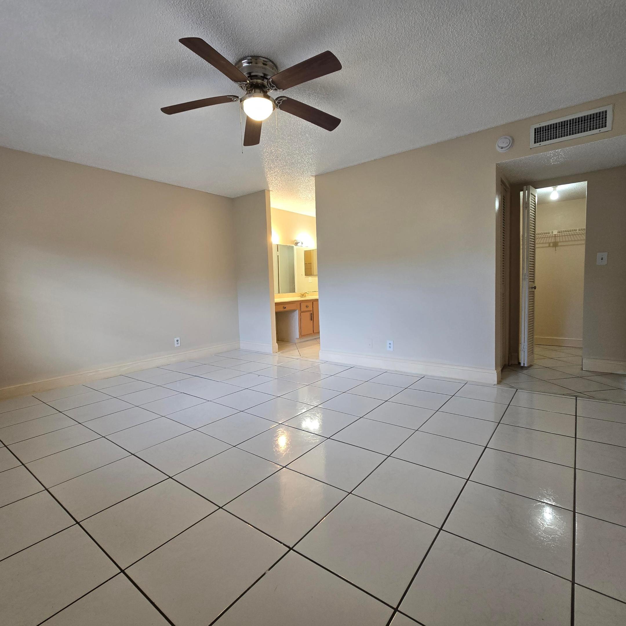 6061 N Falls Cir Drive 214 Property Photo 36