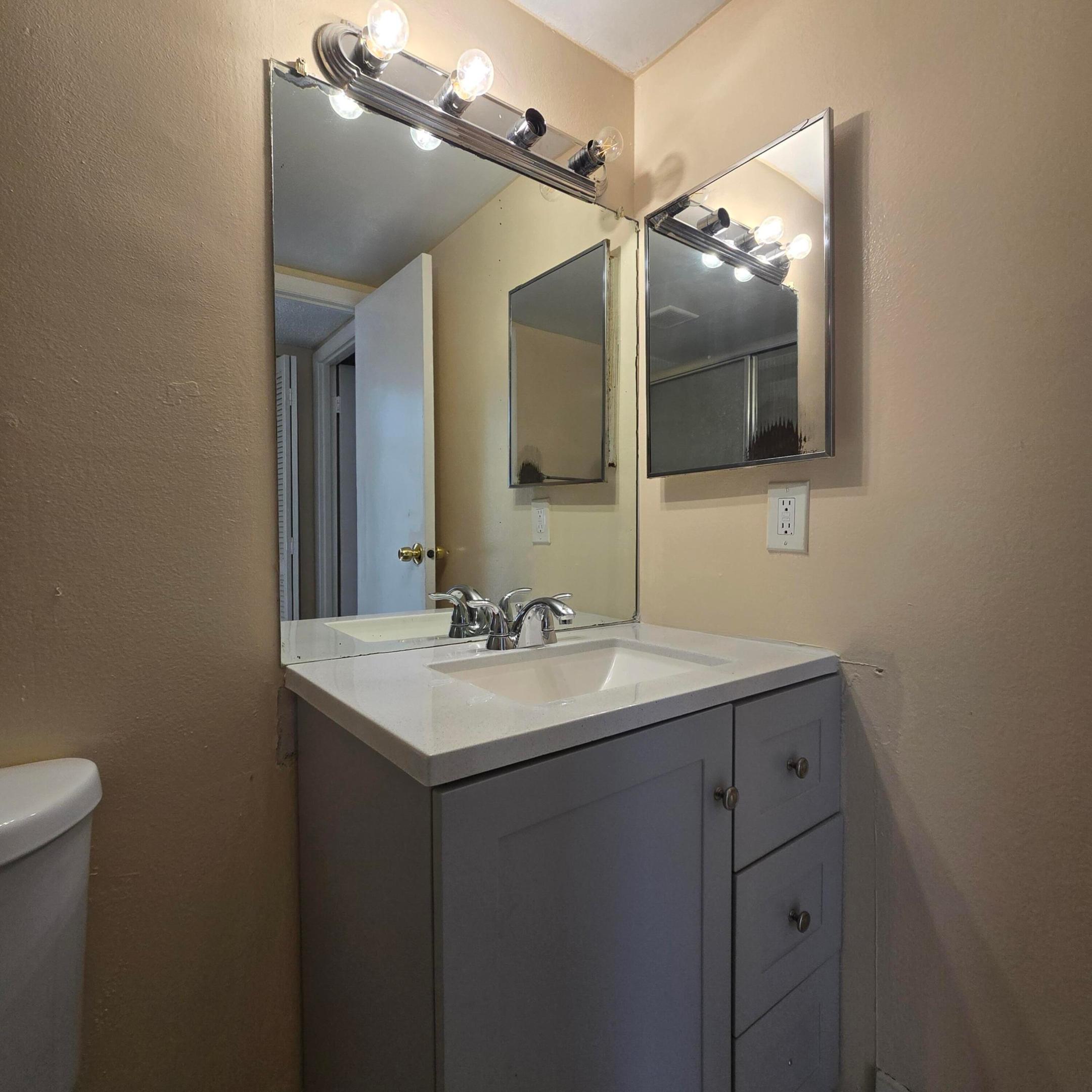 6061 N Falls Cir Drive 214 Property Photo 37