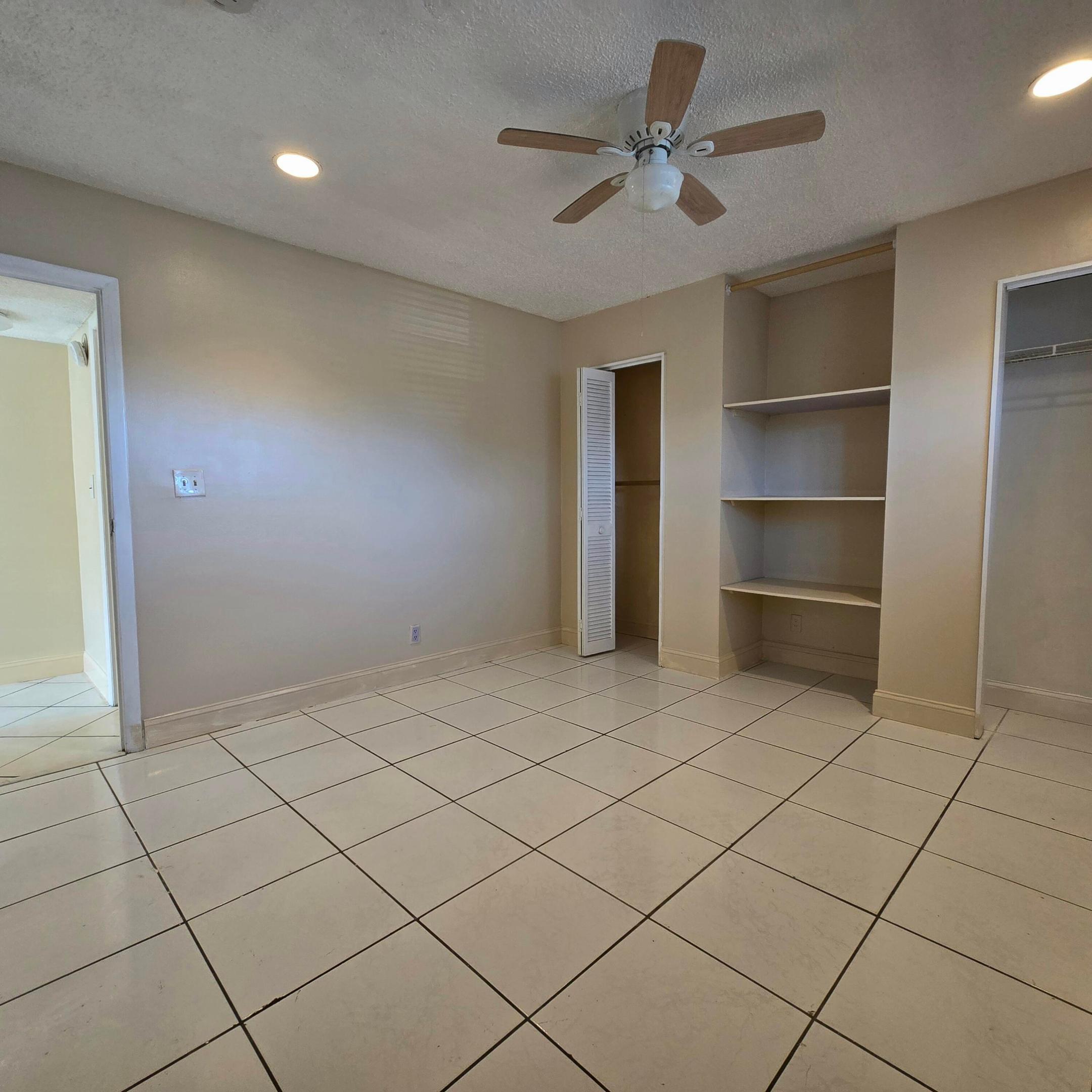6061 N Falls Cir Drive 214 Property Photo 39