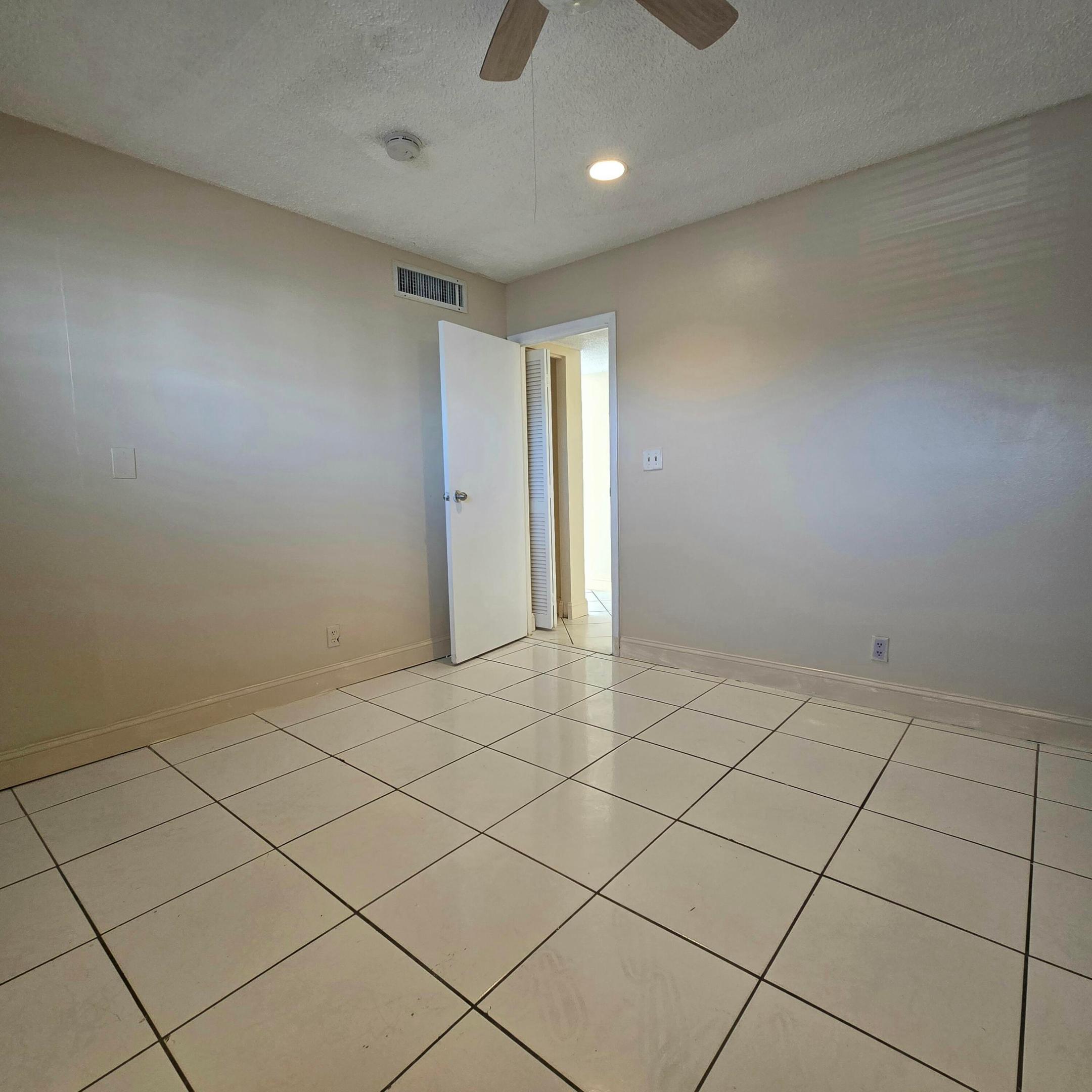 6061 N Falls Cir Drive 214 Property Photo 40