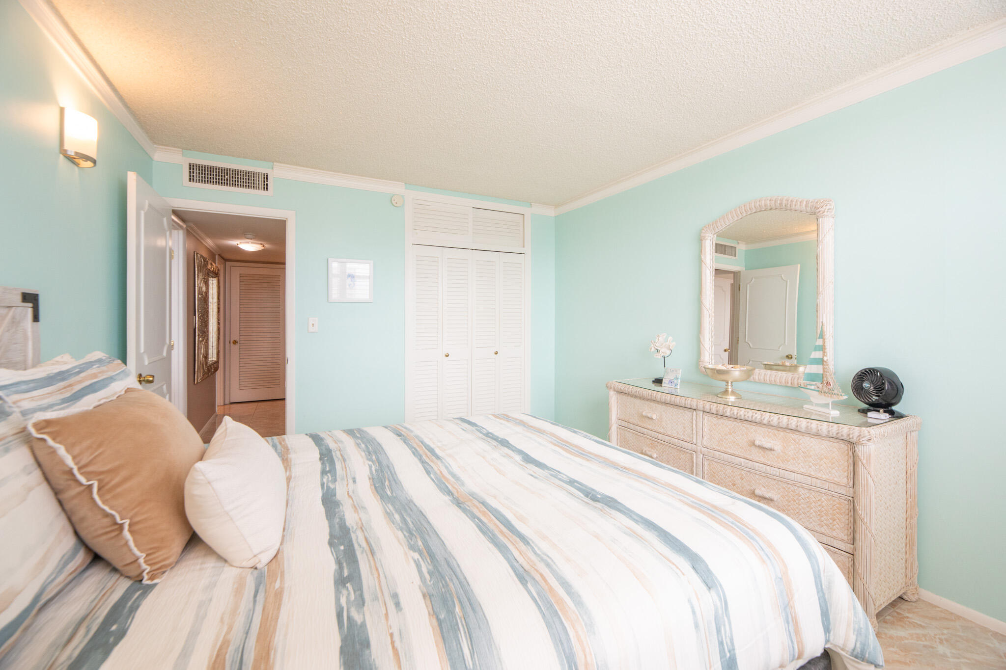 305 N Pompano Beach Boulevard 1404 Property Photo 28