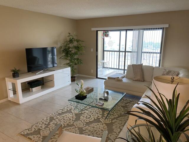 7076 Huntington Lane 805 Property Photo 18