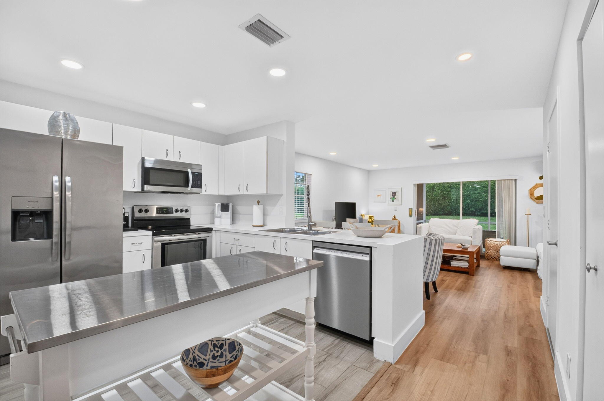 9854 Kamena Circle Property Photo 4