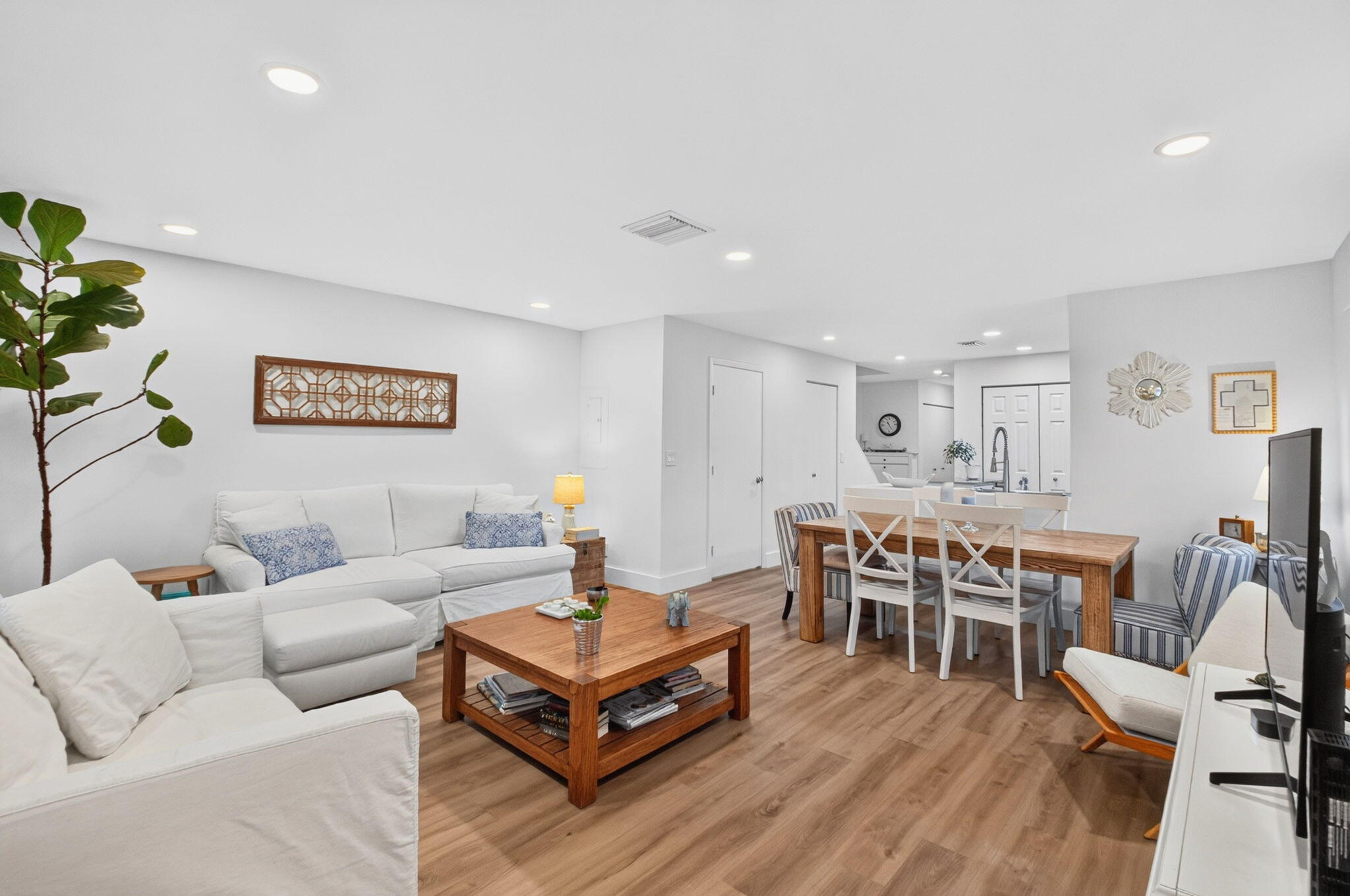 9854 Kamena Circle Property Photo 8