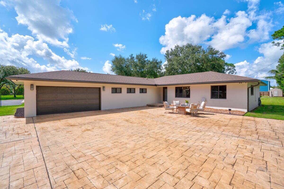 5139 1st Road Property Photo 1