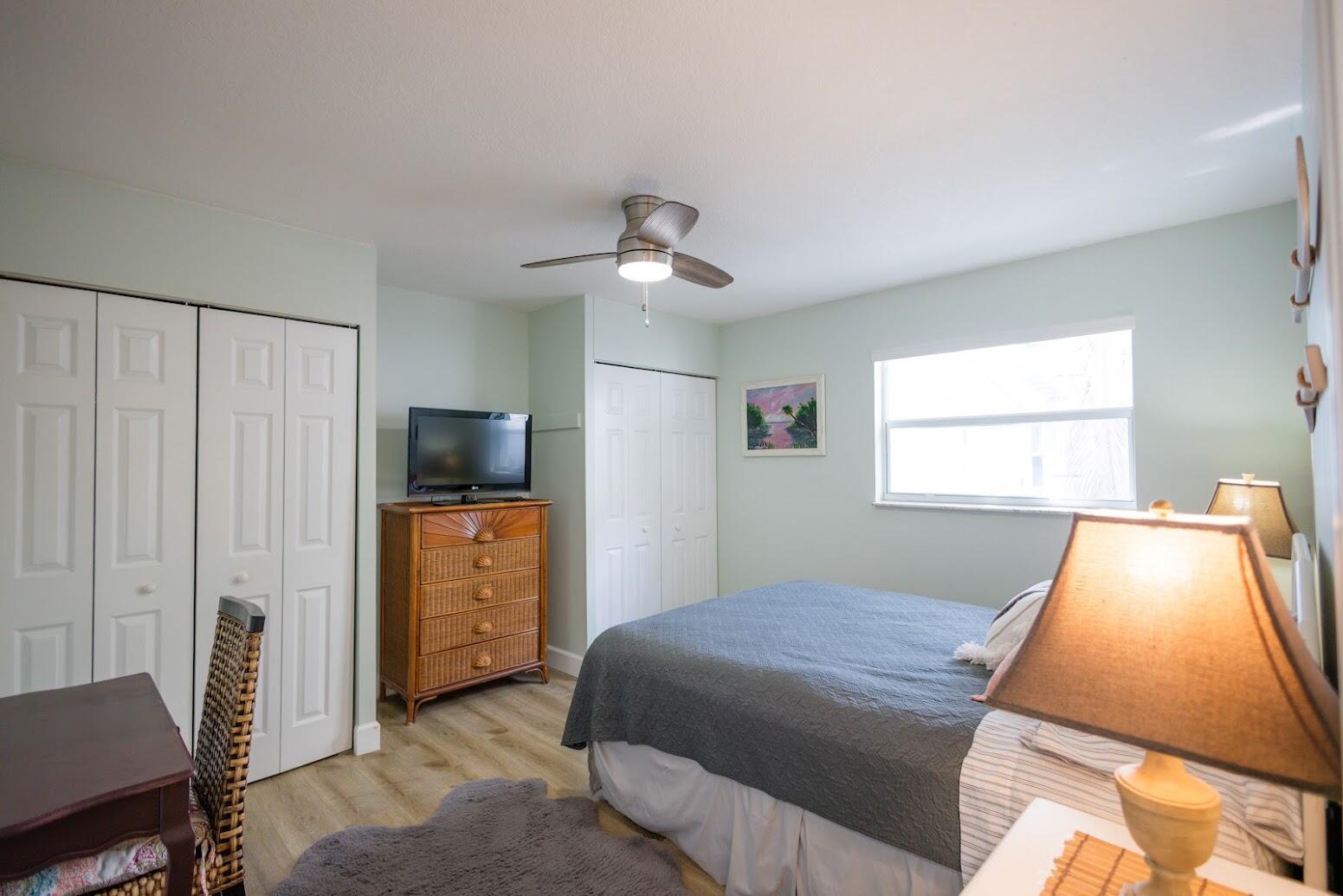 2120-2130 Ne Flamingo Terrace Property Photo 6