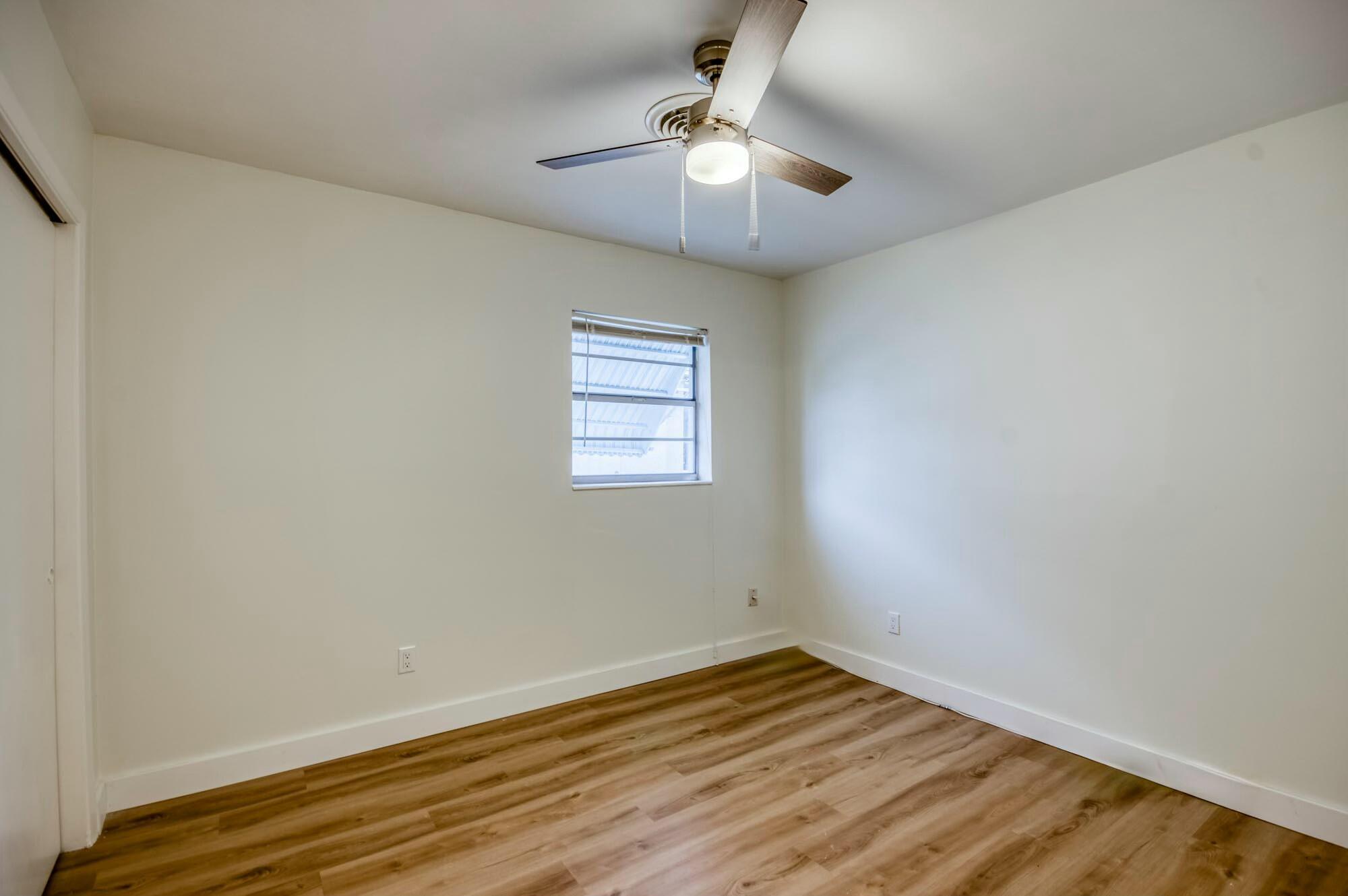 2319 Ne Rustic Way Property Photo 8