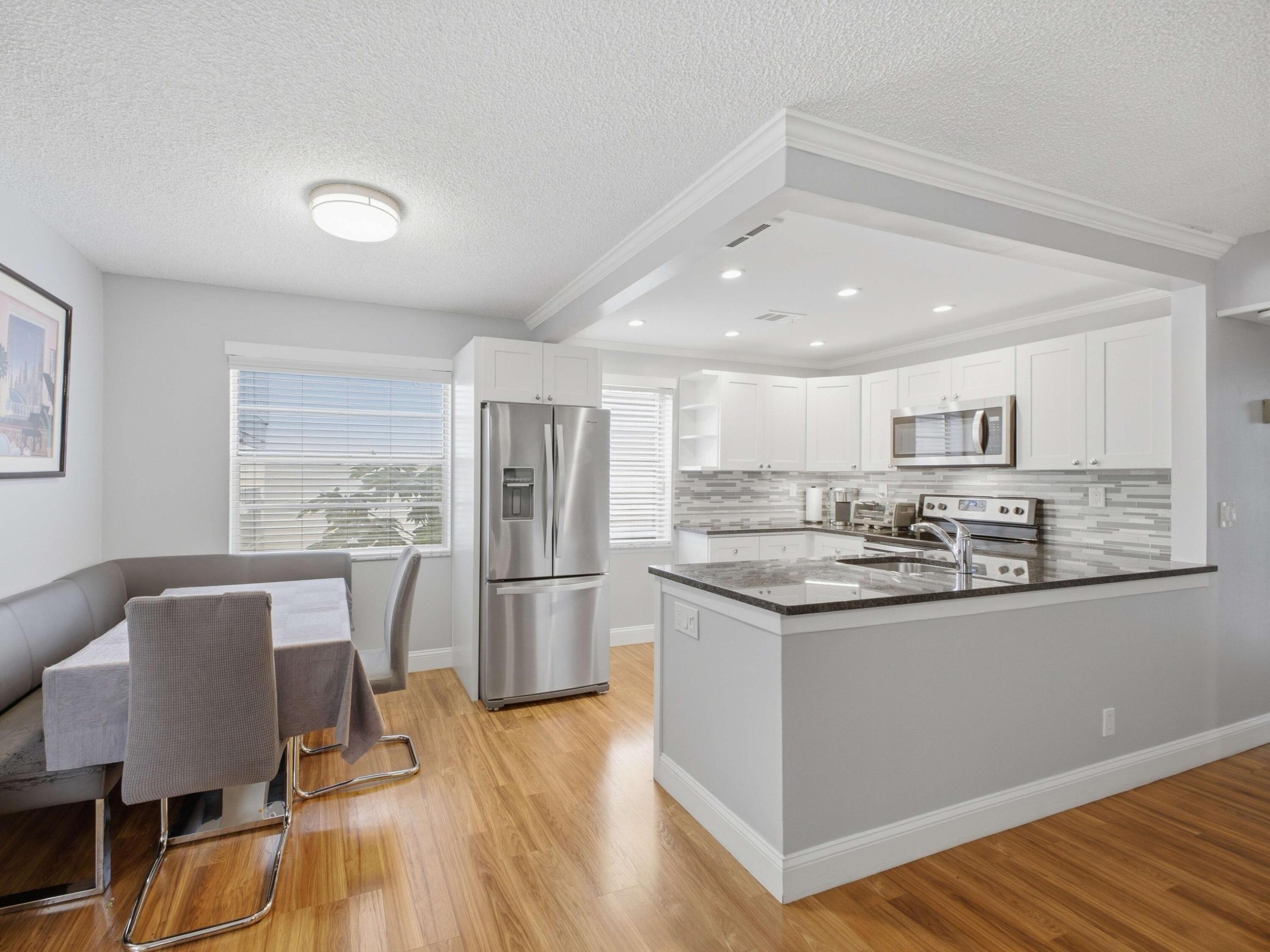 461 CAPRI J 461 Property Photo 1