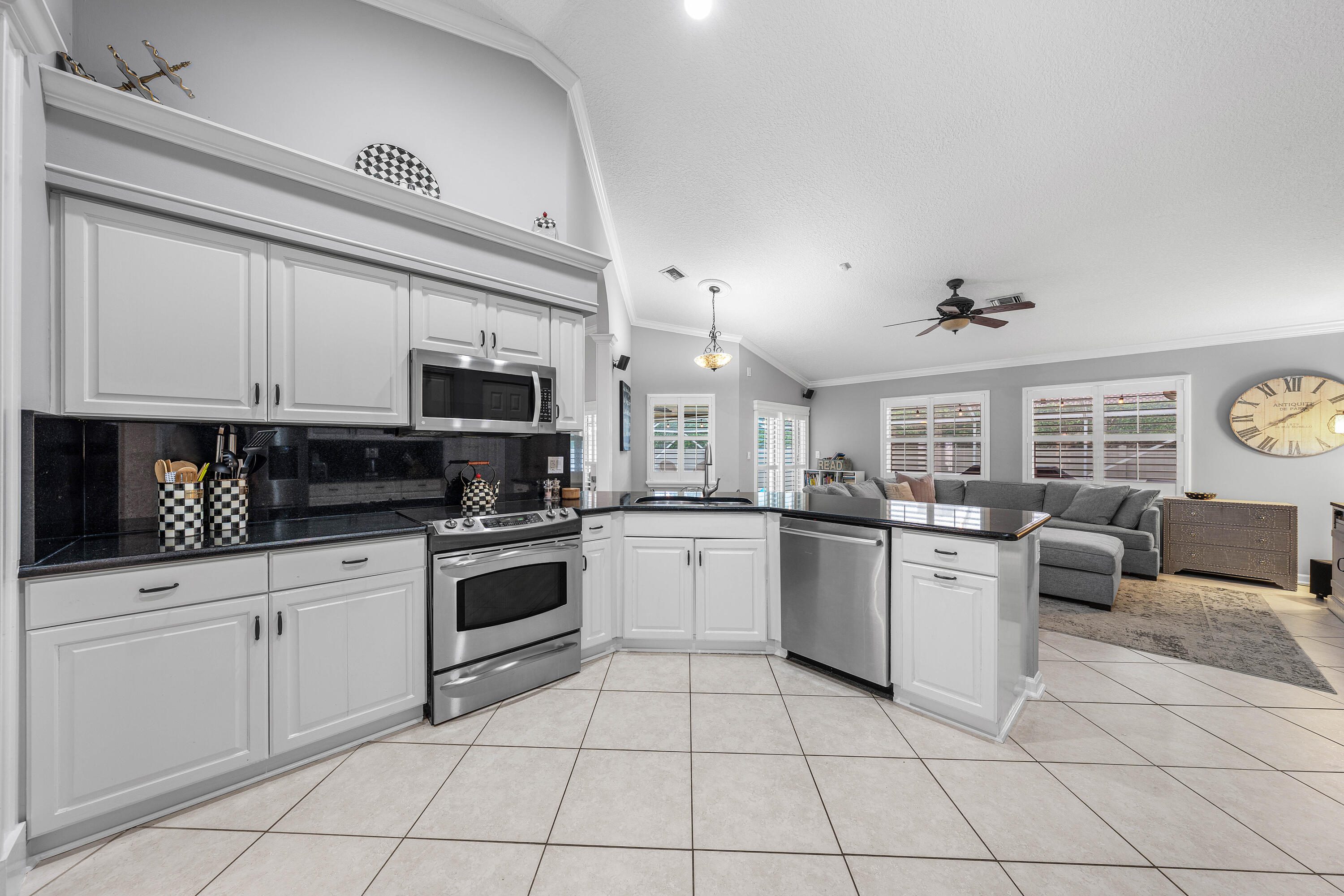 12685 Buckland Street Property Photo 9