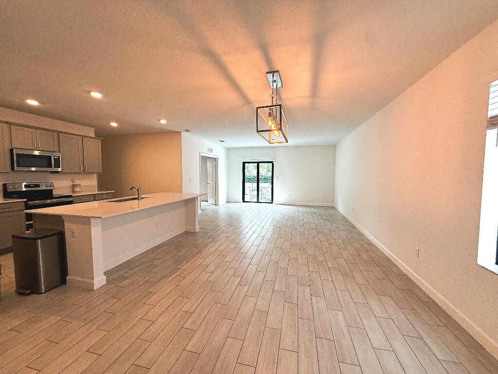 6060 Stonecrest Court Property Photo 5