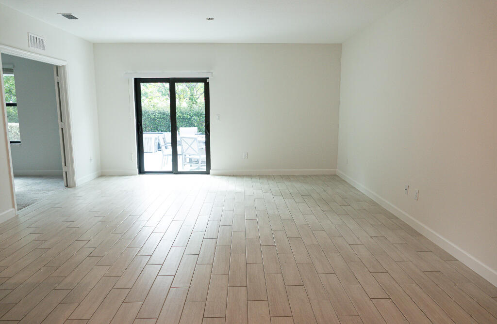 6060 Stonecrest Court Property Photo 8