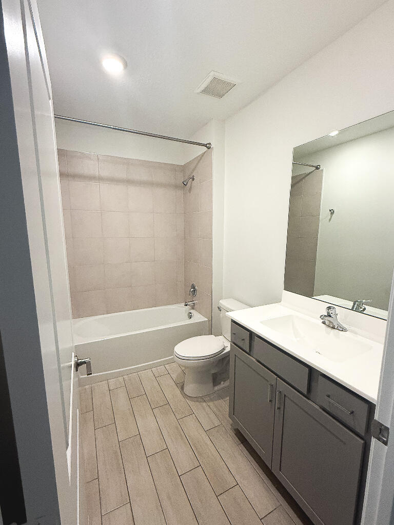6060 Stonecrest Court Property Photo 12