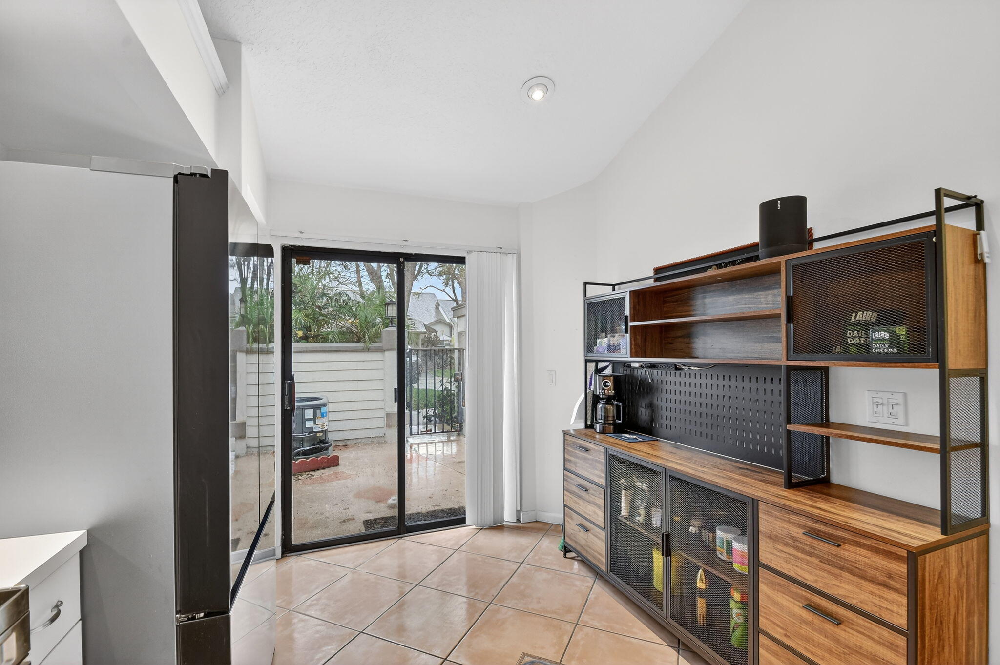 2303 Landings Boulevard Property Photo 6