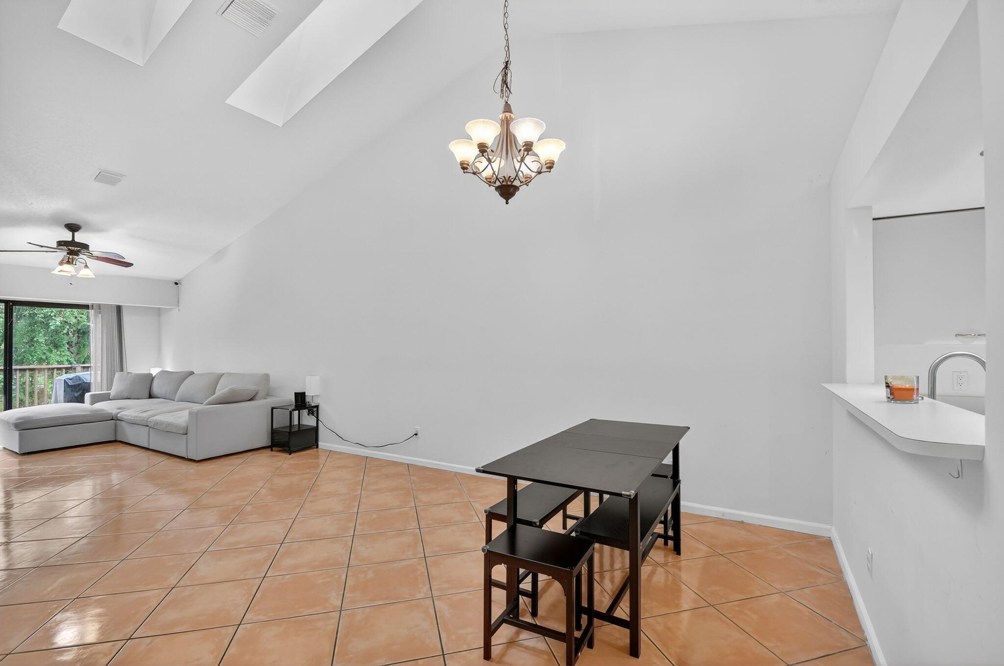 2303 Landings Boulevard Property Photo 8